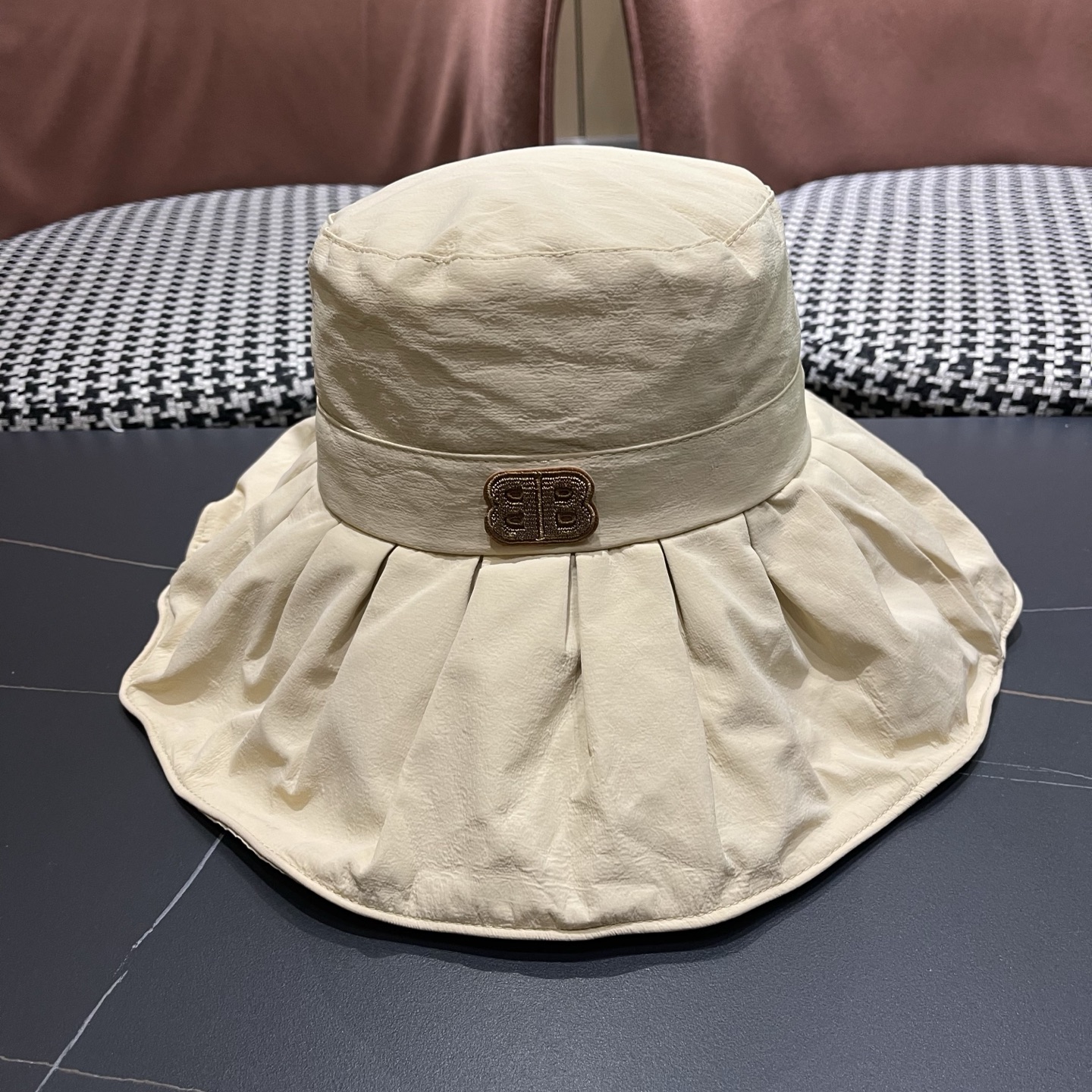 BALENCIAGA巴黎世家夏季新款渔夫帽，简约休闲百搭款，头围57cm