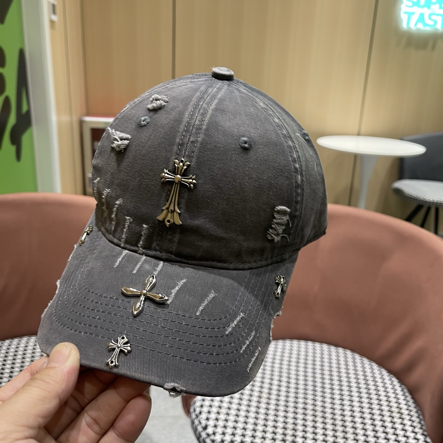 Chrome hearts 克罗心 新款十字架 高品质棒球帽，网红时尚博主同款！墙裂推荐！质量巨好！谁戴