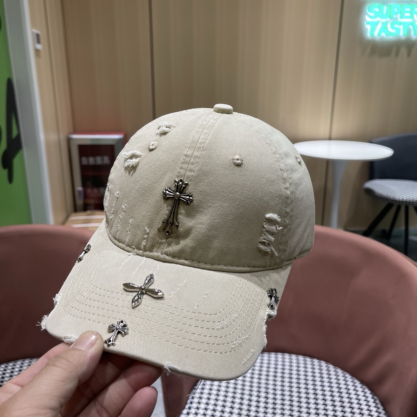 Chrome hearts 克罗心 新款十字架 高品质棒球帽，网红时尚博主同款！墙裂推荐！质量巨好！谁戴