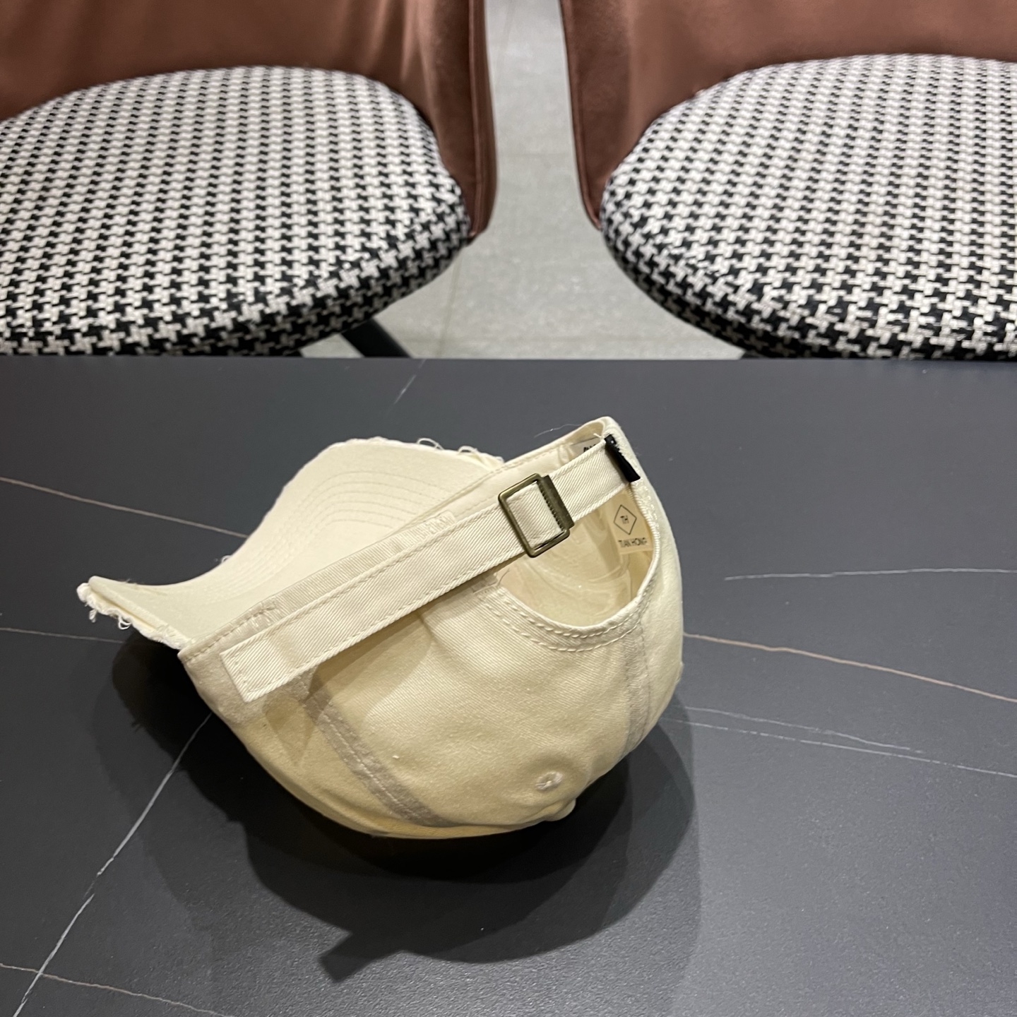 CHANEL香奈儿 时尚高品质小香棒球帽女士新款春夏款破洞牛仔鸭舌帽大头显脸小