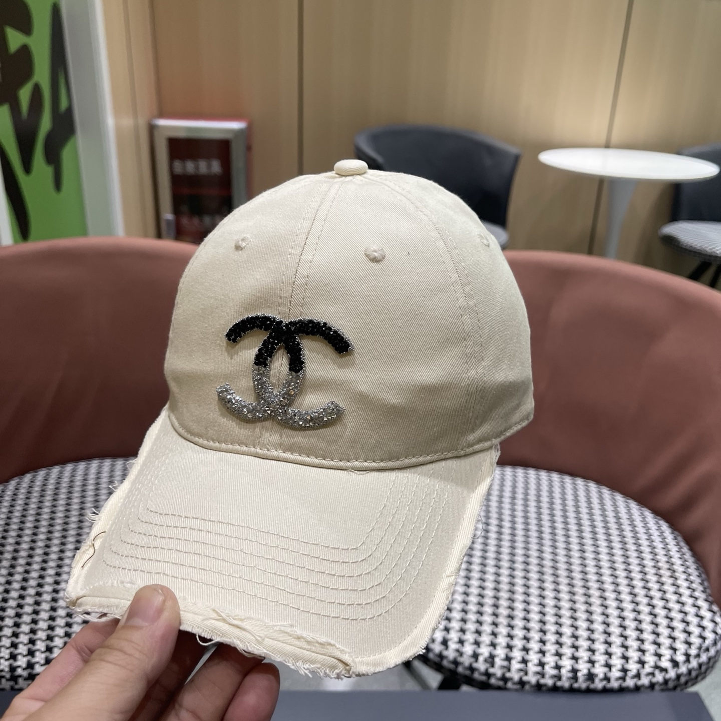 CHANEL香奈儿 时尚高品质小香棒球帽女士新款春夏款破洞牛仔鸭舌帽大头显脸小