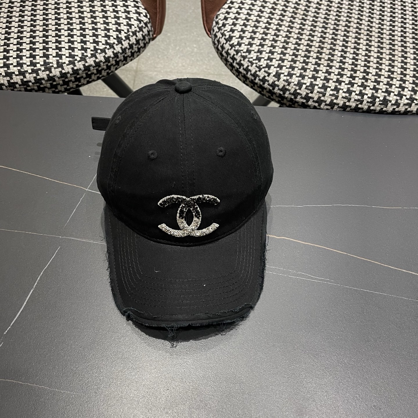 CHANEL香奈儿 时尚高品质小香棒球帽女士新款春夏款破洞牛仔鸭舌帽大头显脸小