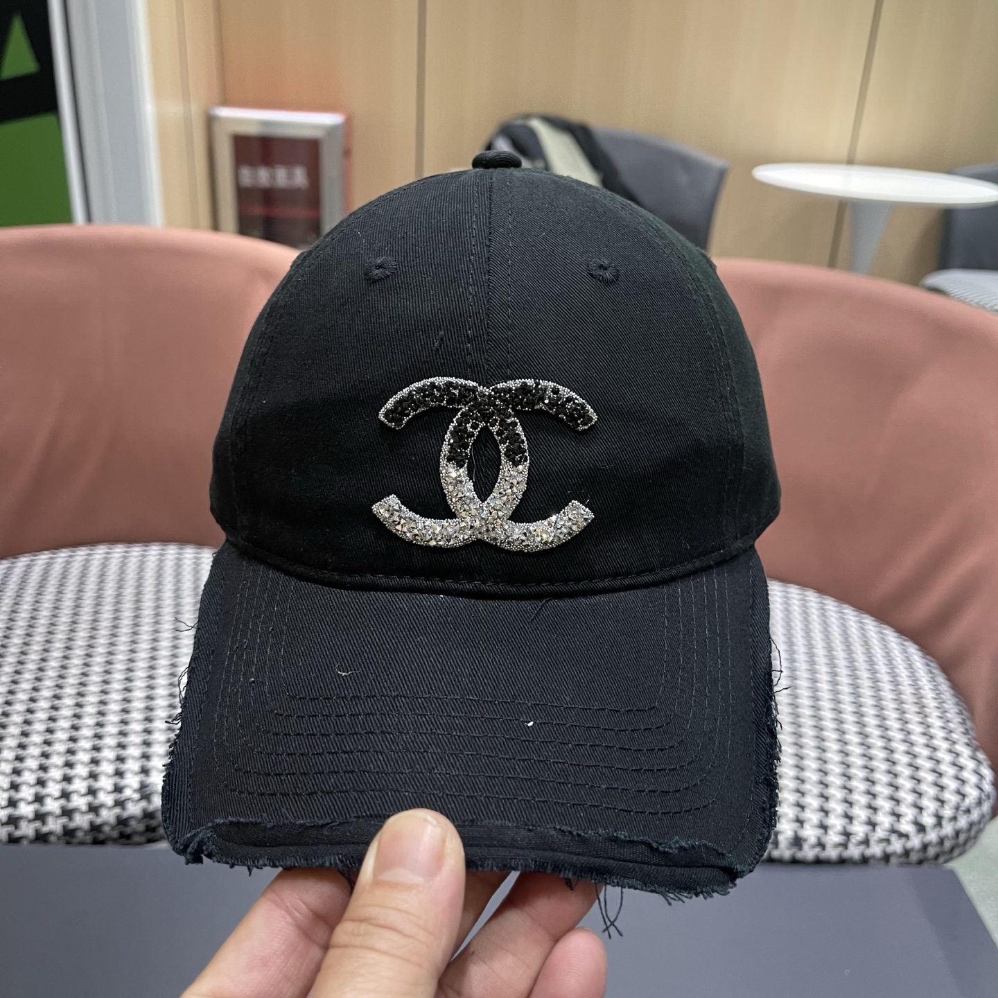 CHANEL香奈儿 时尚高品质小香棒球帽女士新款春夏款破洞牛仔鸭舌帽大头显脸小