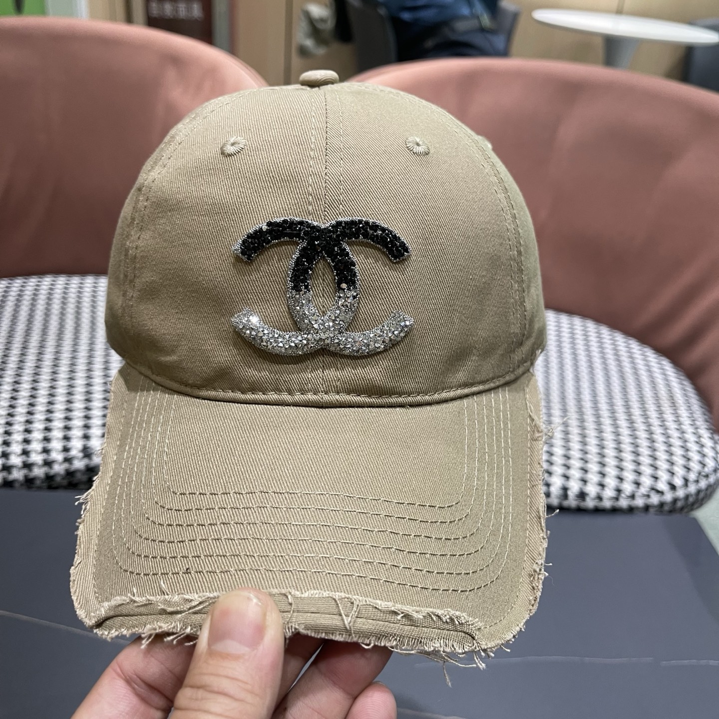 CHANEL香奈儿 时尚高品质小香棒球帽女士新款春夏款破洞牛仔鸭舌帽大头显脸小