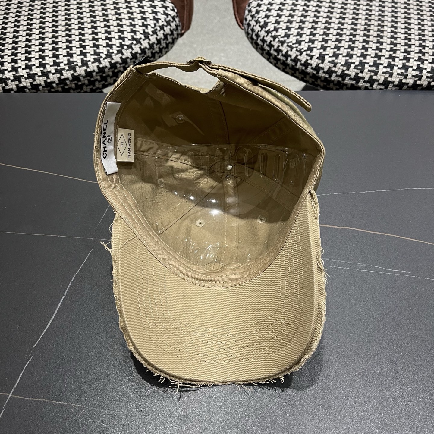 CHANEL香奈儿 时尚高品质小香棒球帽女士新款春夏款破洞牛仔鸭舌帽大头显脸小