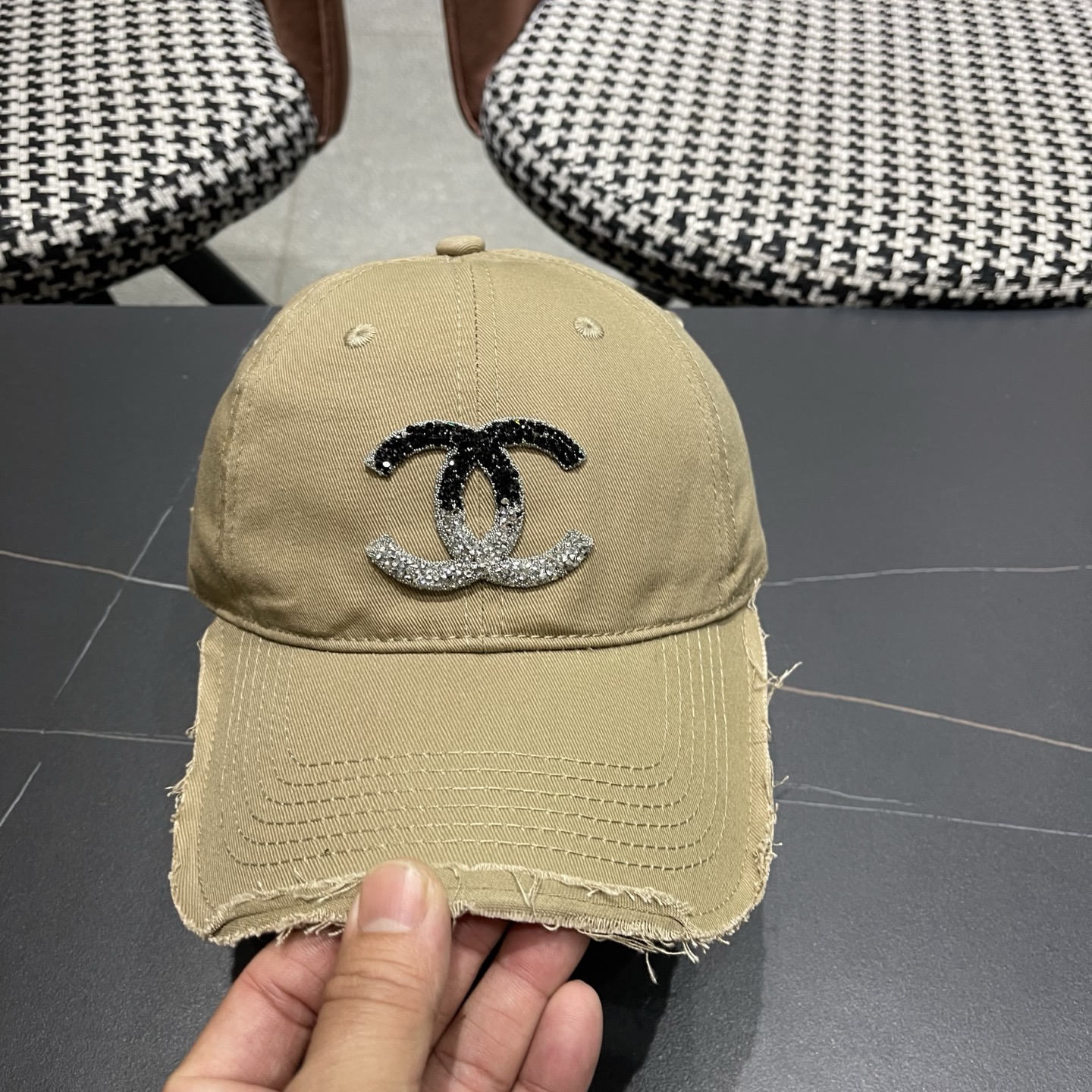 CHANEL香奈儿 时尚高品质小香棒球帽女士新款春夏款破洞牛仔鸭舌帽大头显脸小