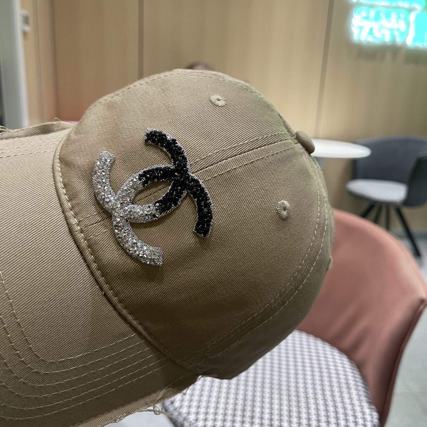 CHANEL香奈儿 时尚高品质小香棒球帽女士新款春夏款破洞牛仔鸭舌帽大头显脸小