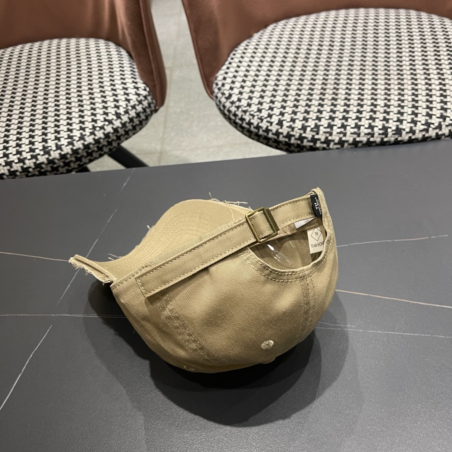 CHANEL香奈儿 时尚高品质小香棒球帽女士新款春夏款破洞牛仔鸭舌帽大头显脸小