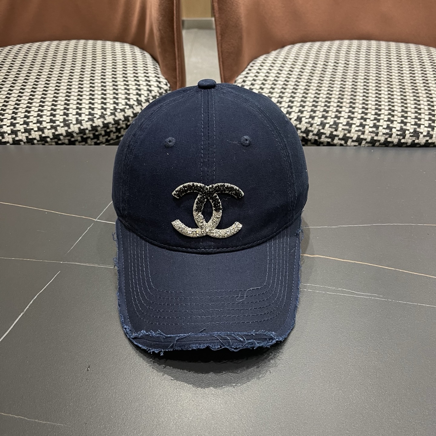 CHANEL香奈儿 时尚高品质小香棒球帽女士新款春夏款破洞牛仔鸭舌帽大头显脸小