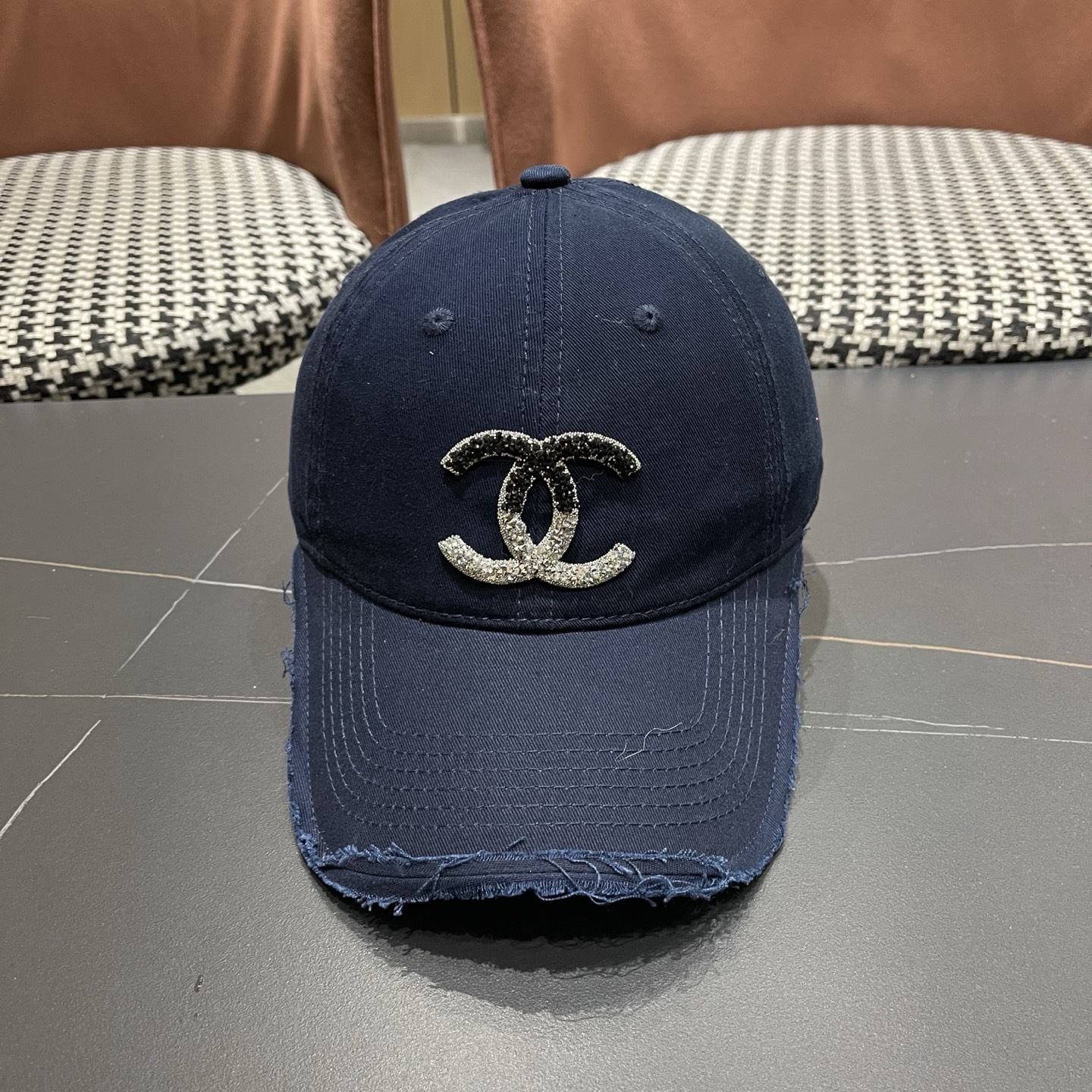 CHANEL香奈儿 时尚高品质小香棒球帽女士新款春夏款破洞牛仔鸭舌帽大头显脸小