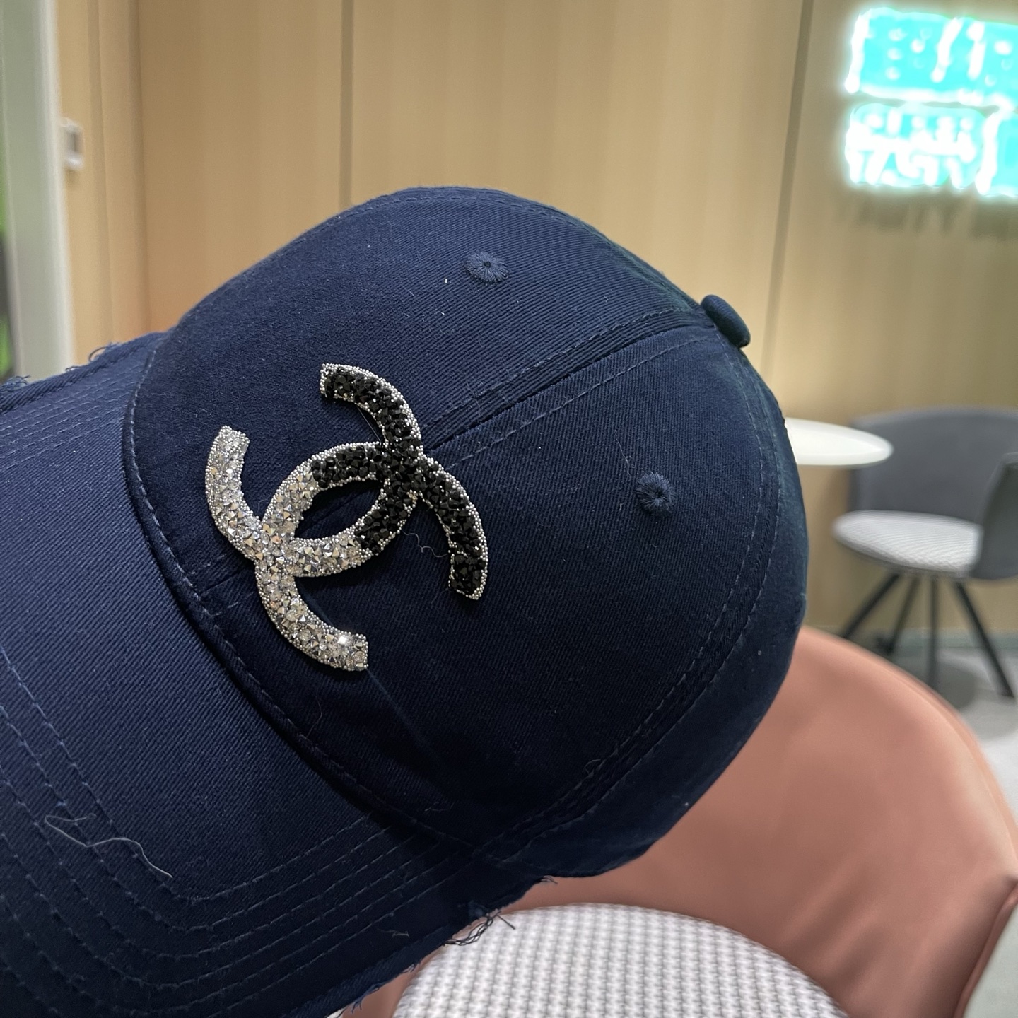 CHANEL香奈儿 时尚高品质小香棒球帽女士新款春夏款破洞牛仔鸭舌帽大头显脸小