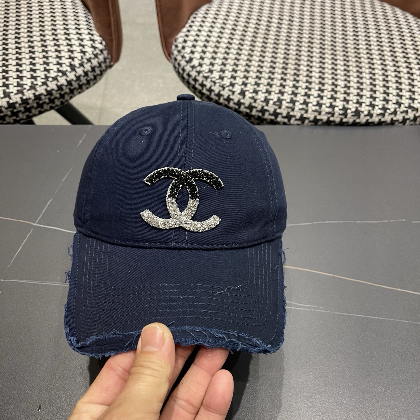 CHANEL香奈儿 时尚高品质小香棒球帽女士新款春夏款破洞牛仔鸭舌帽大头显脸小