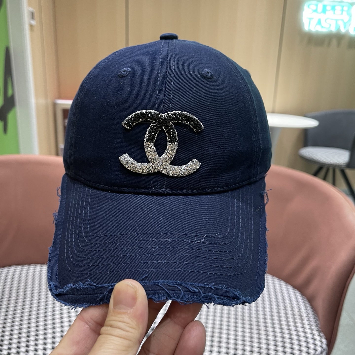 CHANEL香奈儿 时尚高品质小香棒球帽女士新款春夏款破洞牛仔鸭舌帽大头显脸小