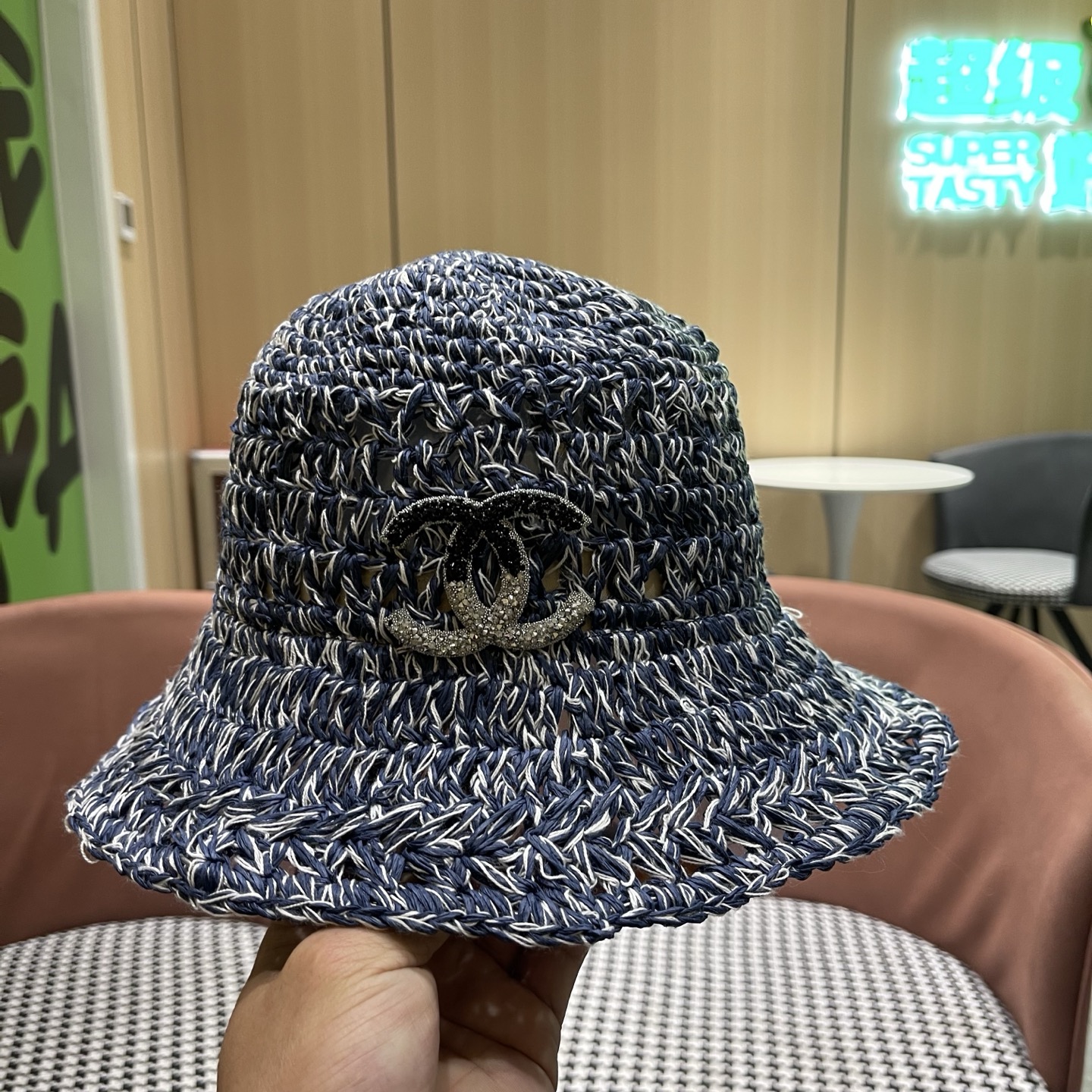 香奈儿CHANEL 慵懒风手工编织草帽女夏季海边沙滩度假透气镂空遮阳渔夫帽太阳帽