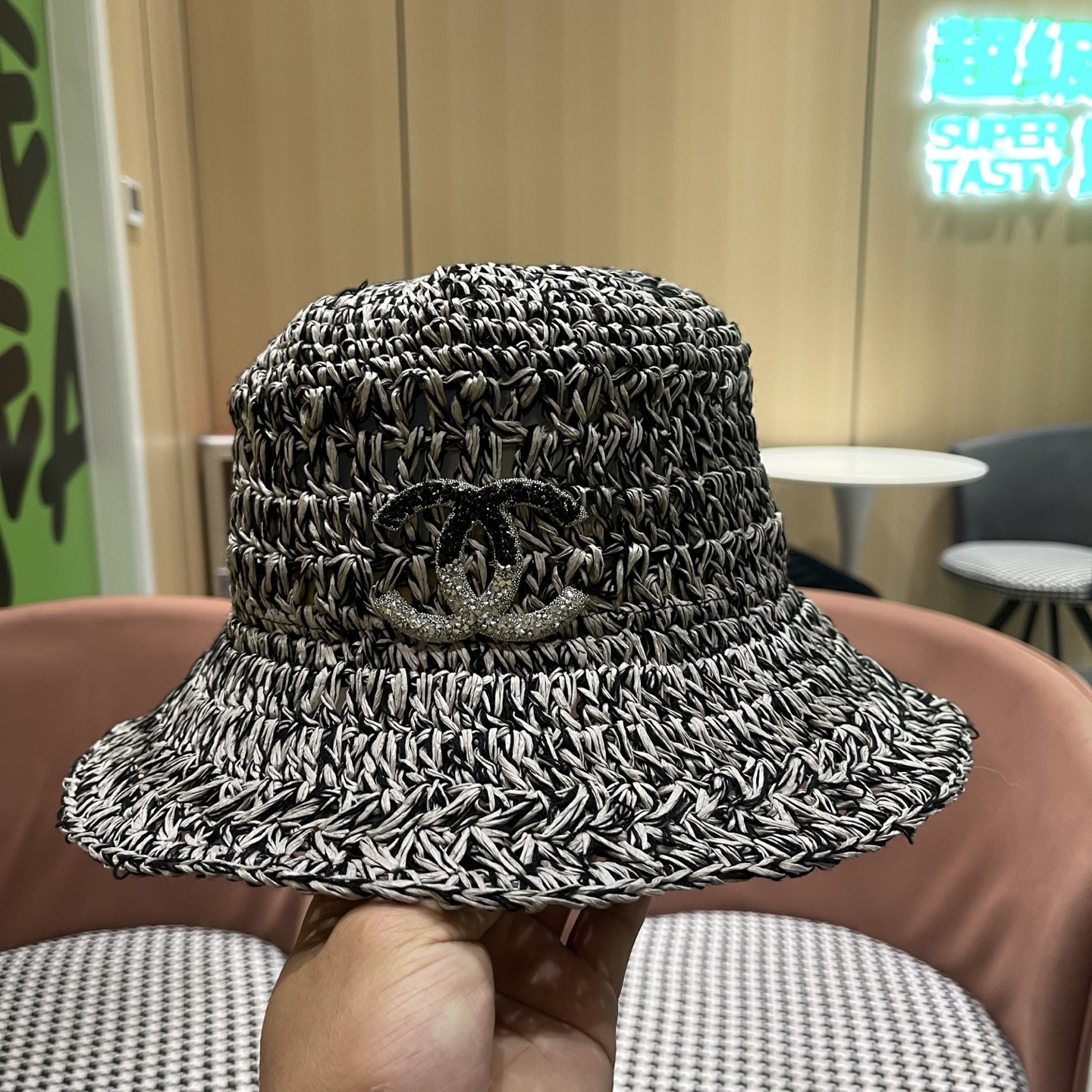 香奈儿CHANEL 慵懒风手工编织草帽女夏季海边沙滩度假透气镂空遮阳渔夫帽太阳帽