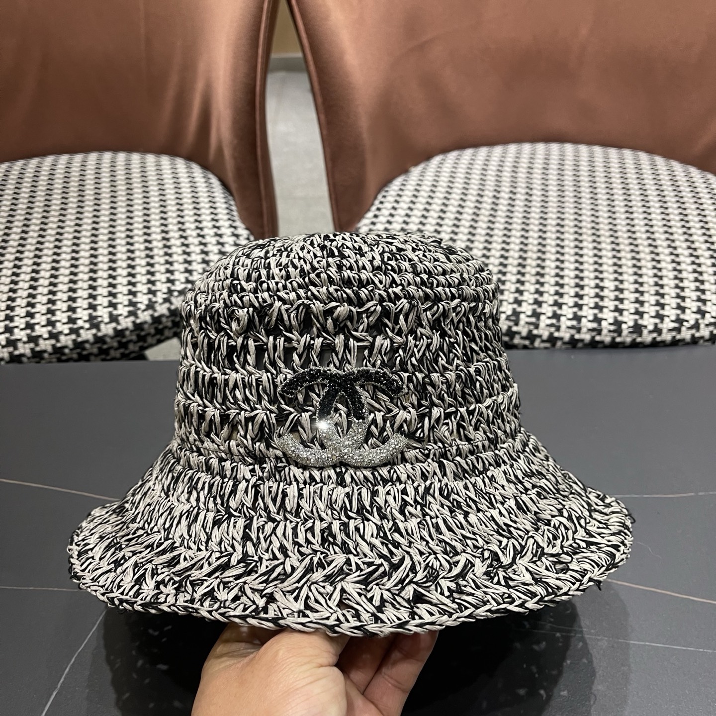 香奈儿CHANEL 慵懒风手工编织草帽女夏季海边沙滩度假透气镂空遮阳渔夫帽太阳帽