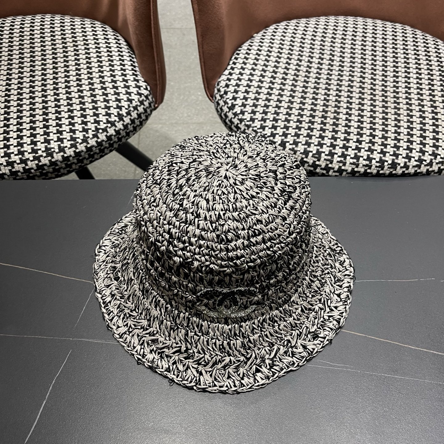 香奈儿CHANEL 慵懒风手工编织草帽女夏季海边沙滩度假透气镂空遮阳渔夫帽太阳帽