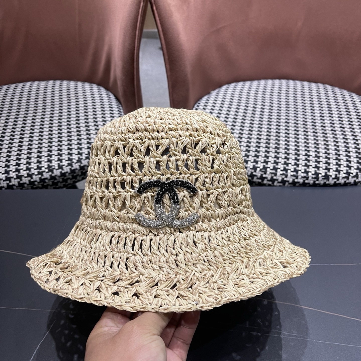 香奈儿CHANEL 慵懒风手工编织草帽女夏季海边沙滩度假透气镂空遮阳渔夫帽太阳帽