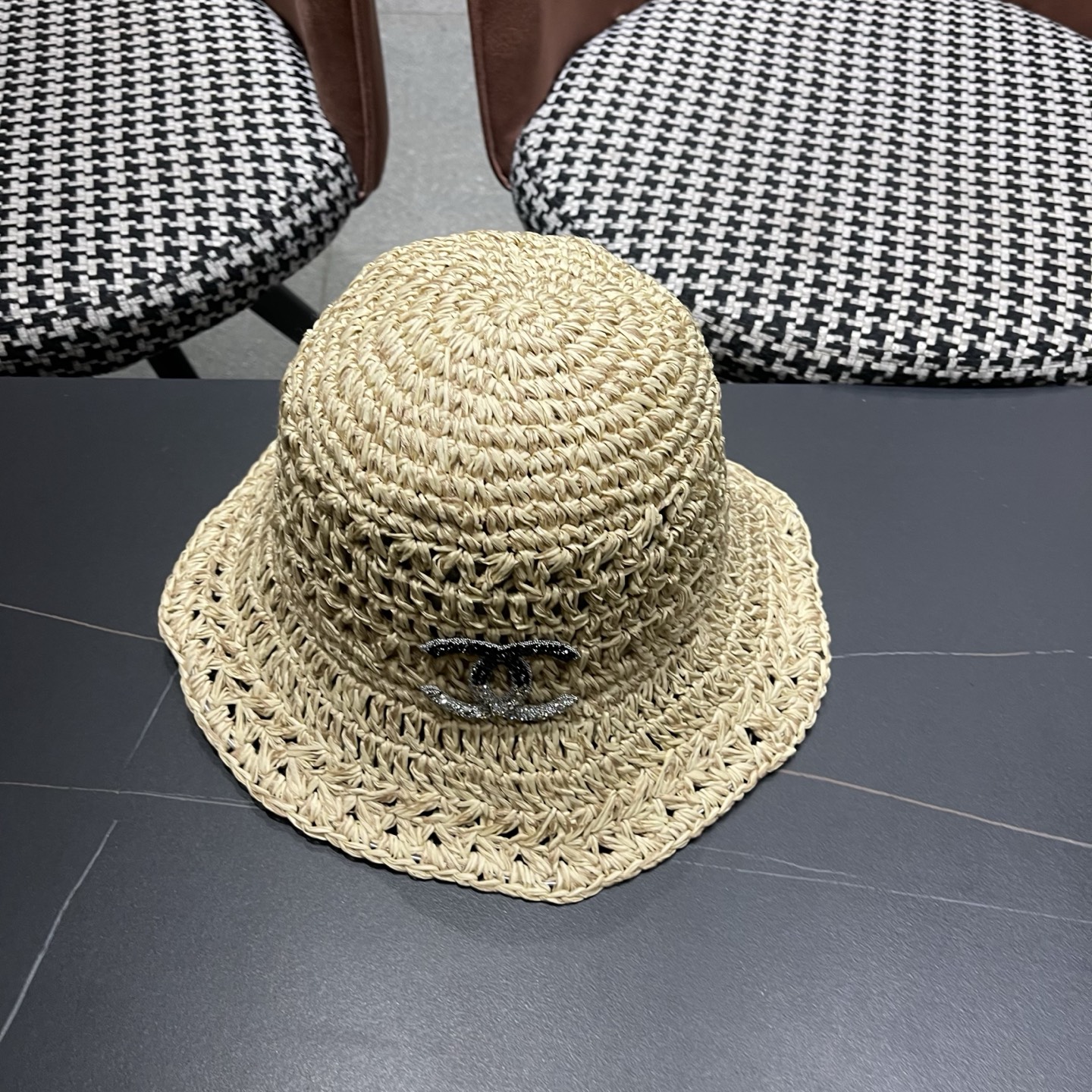 香奈儿CHANEL 慵懒风手工编织草帽女夏季海边沙滩度假透气镂空遮阳渔夫帽太阳帽