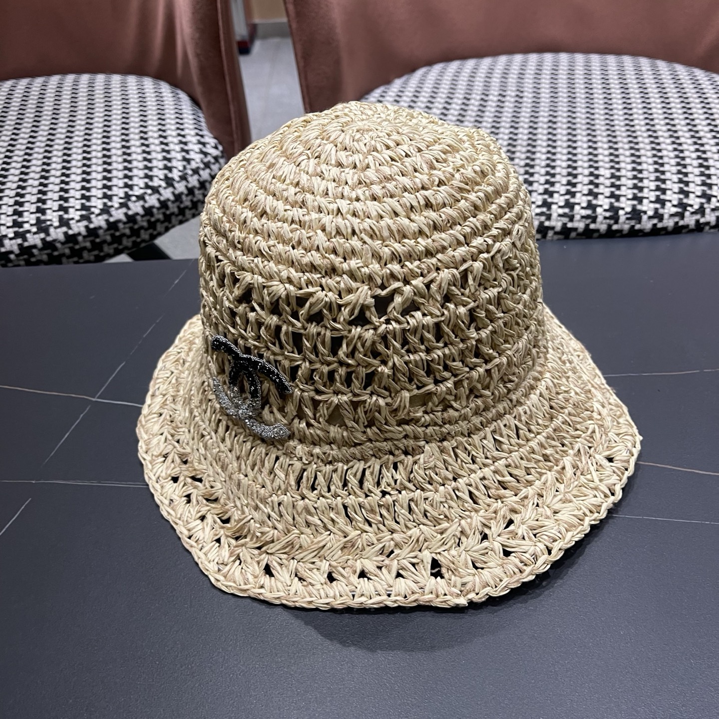 香奈儿CHANEL 慵懒风手工编织草帽女夏季海边沙滩度假透气镂空遮阳渔夫帽太阳帽