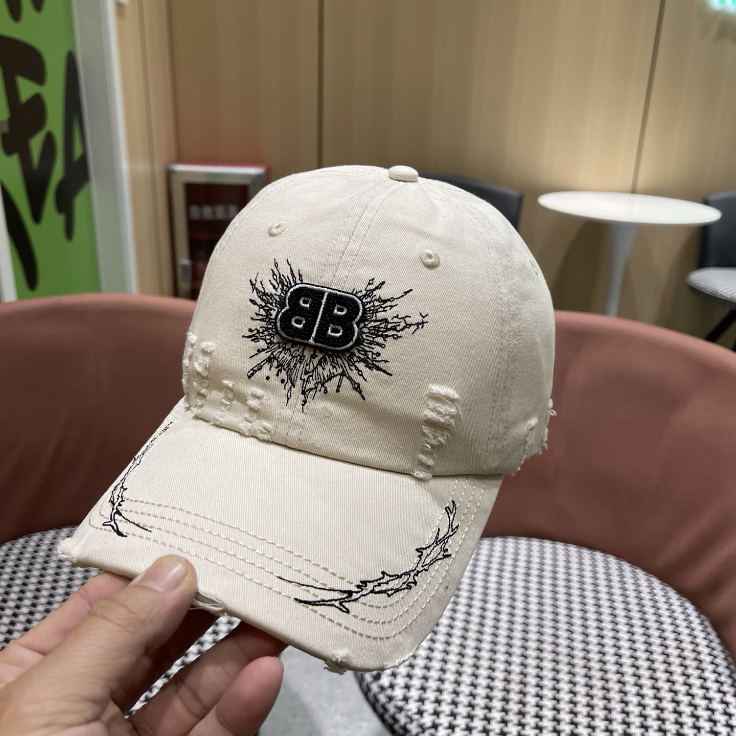 BALENCIAGA 巴黎世家2026韩版街头新款羽翼刺绣棒球帽女大头围显脸小百搭小众鸭舌帽男