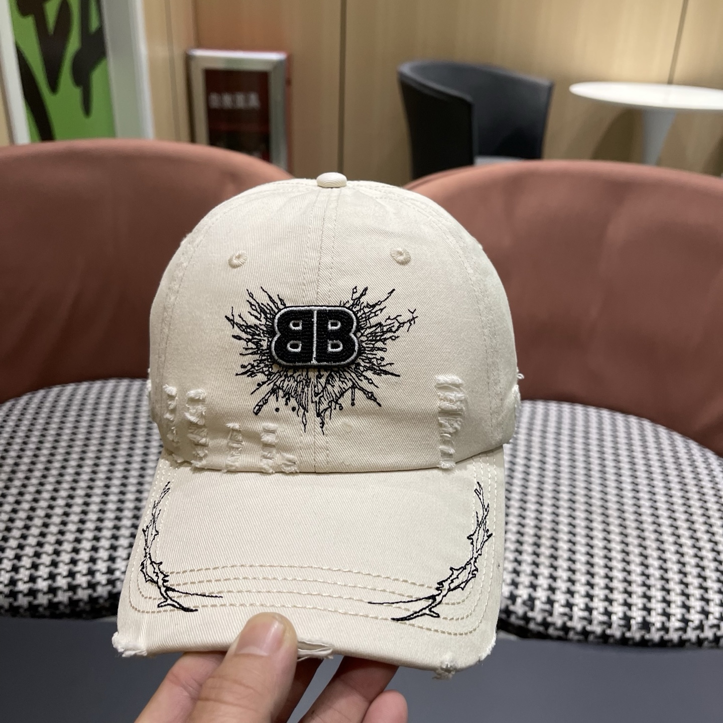 BALENCIAGA 巴黎世家2026韩版街头新款羽翼刺绣棒球帽女大头围显脸小百搭小众鸭舌帽男