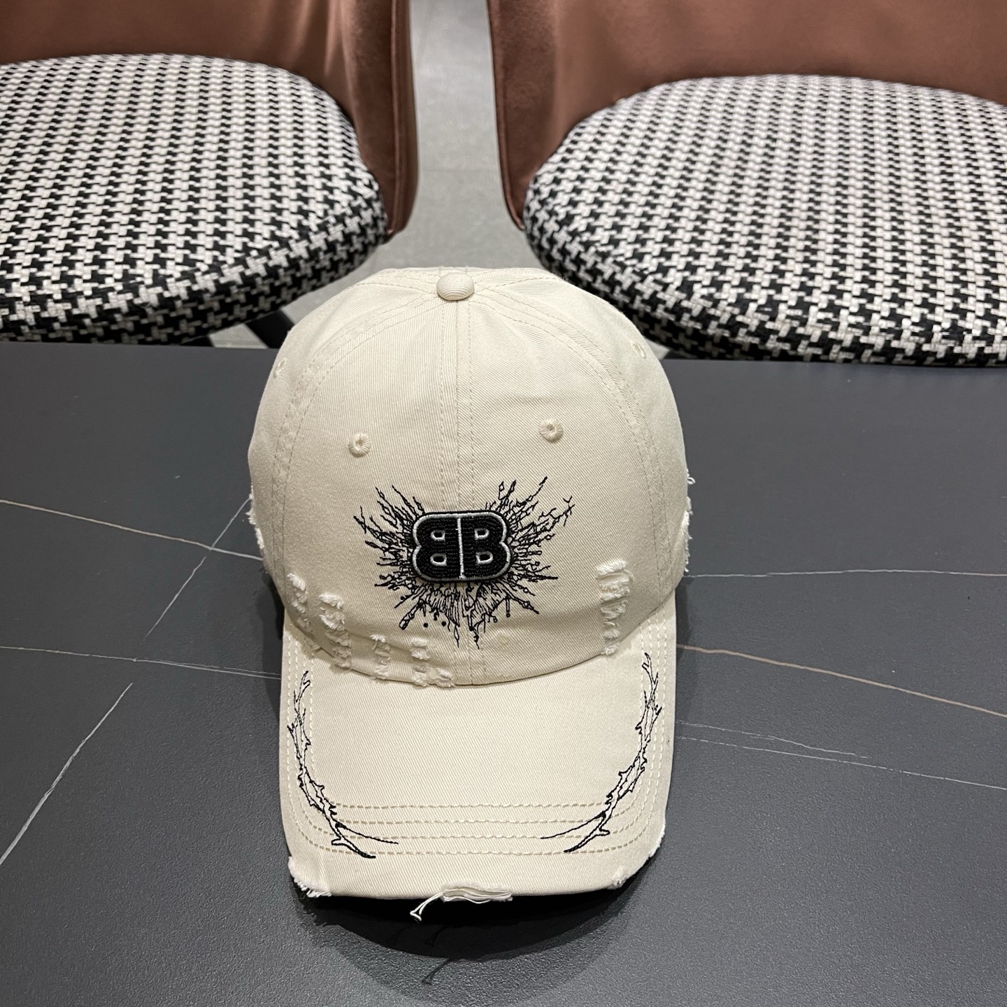 BALENCIAGA 巴黎世家2026韩版街头新款羽翼刺绣棒球帽女大头围显脸小百搭小众鸭舌帽男