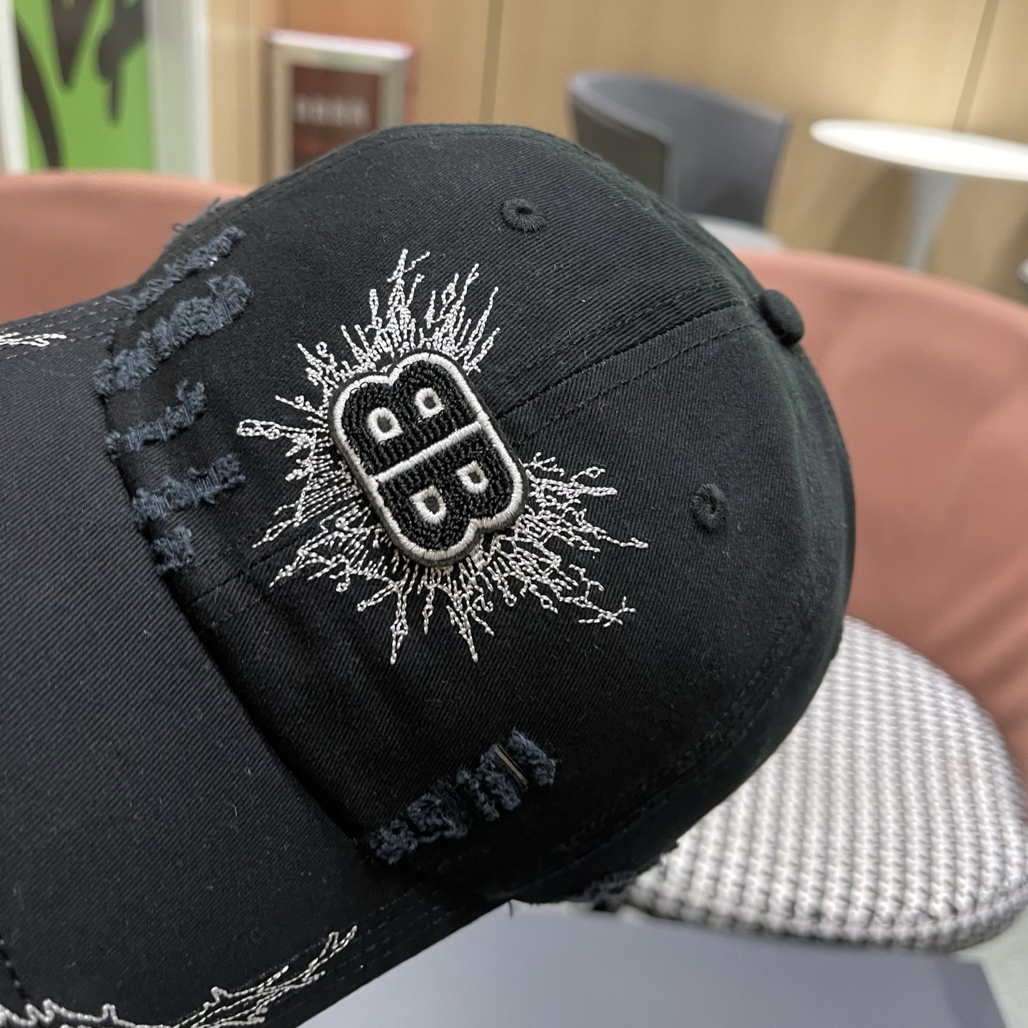 BALENCIAGA 巴黎世家2026韩版街头新款羽翼刺绣棒球帽女大头围显脸小百搭小众鸭舌帽男