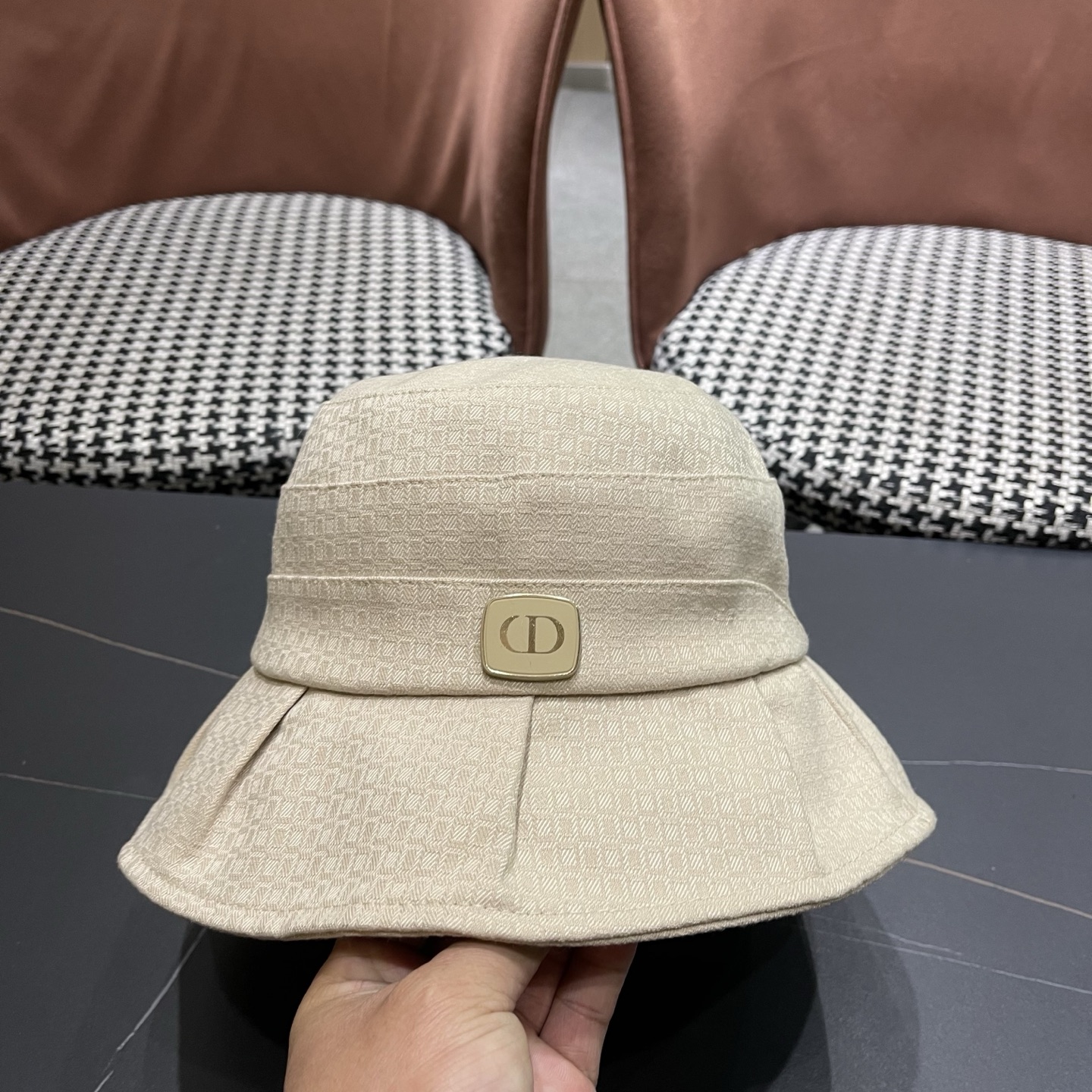 Dior迪奥 洋气百搭秋冬款女士盆帽经典优雅遮脸渔夫帽高品质休闲气质荷叶边