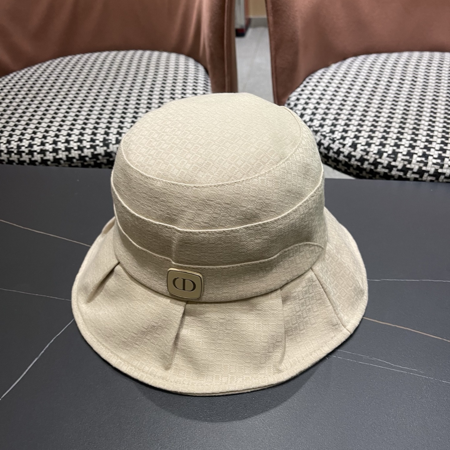 Dior迪奥 洋气百搭秋冬款女士盆帽经典优雅遮脸渔夫帽高品质休闲气质荷叶边