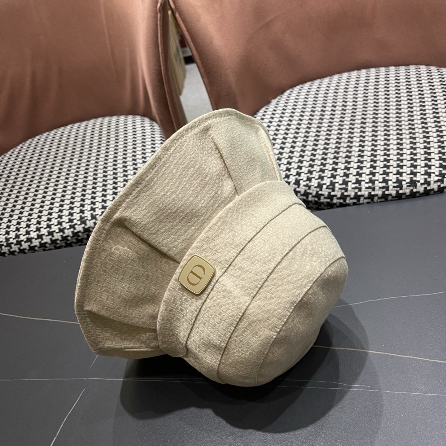 Dior迪奥 洋气百搭秋冬款女士盆帽经典优雅遮脸渔夫帽高品质休闲气质荷叶边