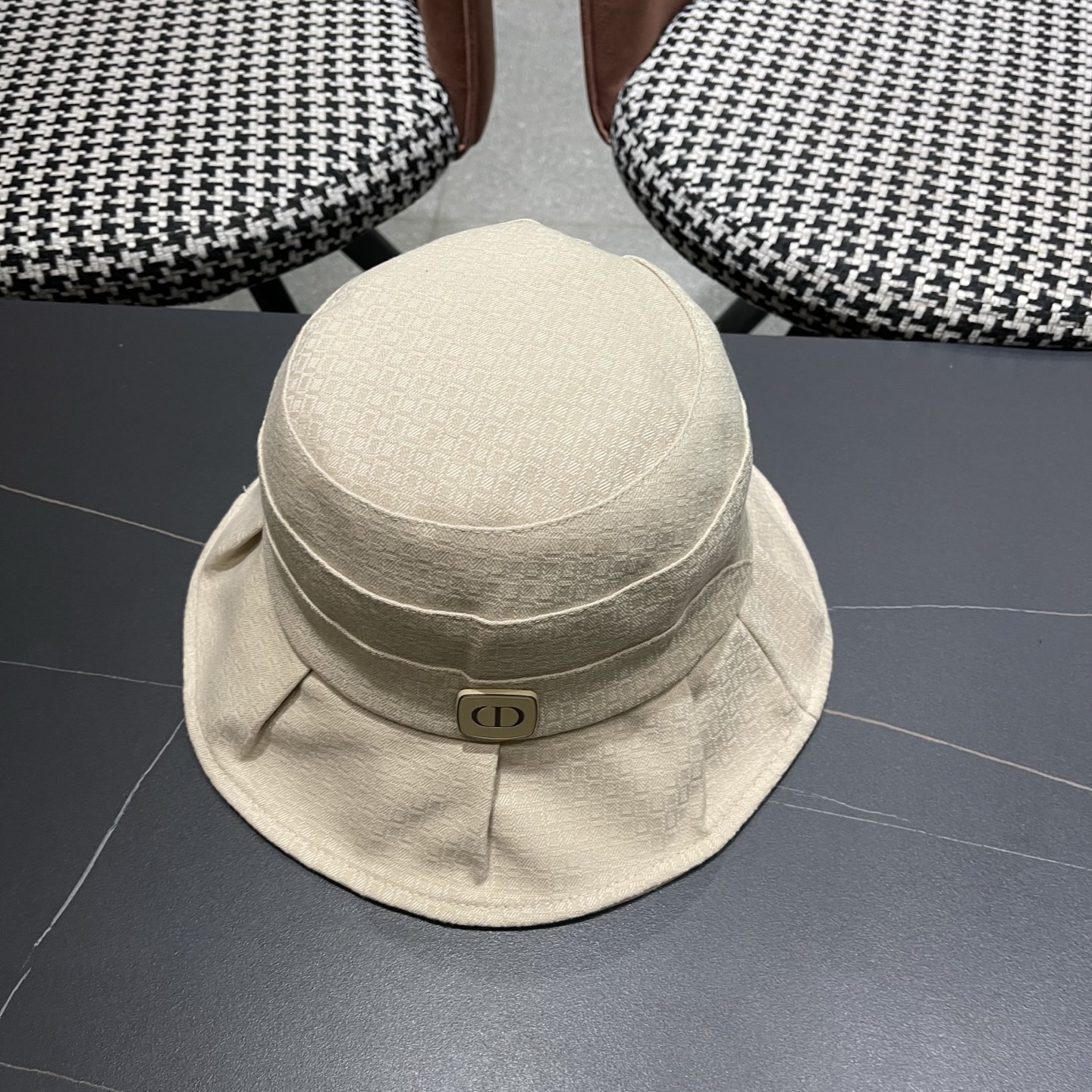 Dior迪奥 洋气百搭秋冬款女士盆帽经典优雅遮脸渔夫帽高品质休闲气质荷叶边