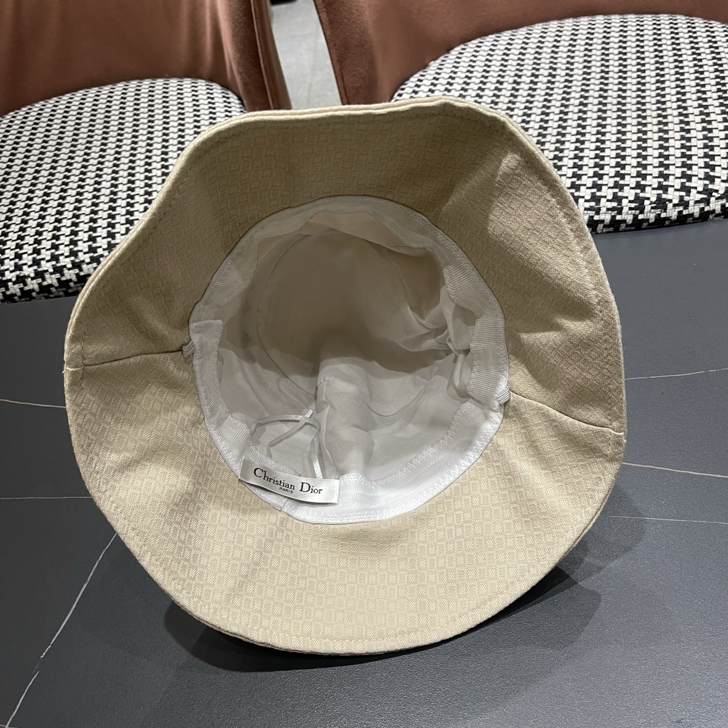 Dior迪奥 洋气百搭秋冬款女士盆帽经典优雅遮脸渔夫帽高品质休闲气质荷叶边