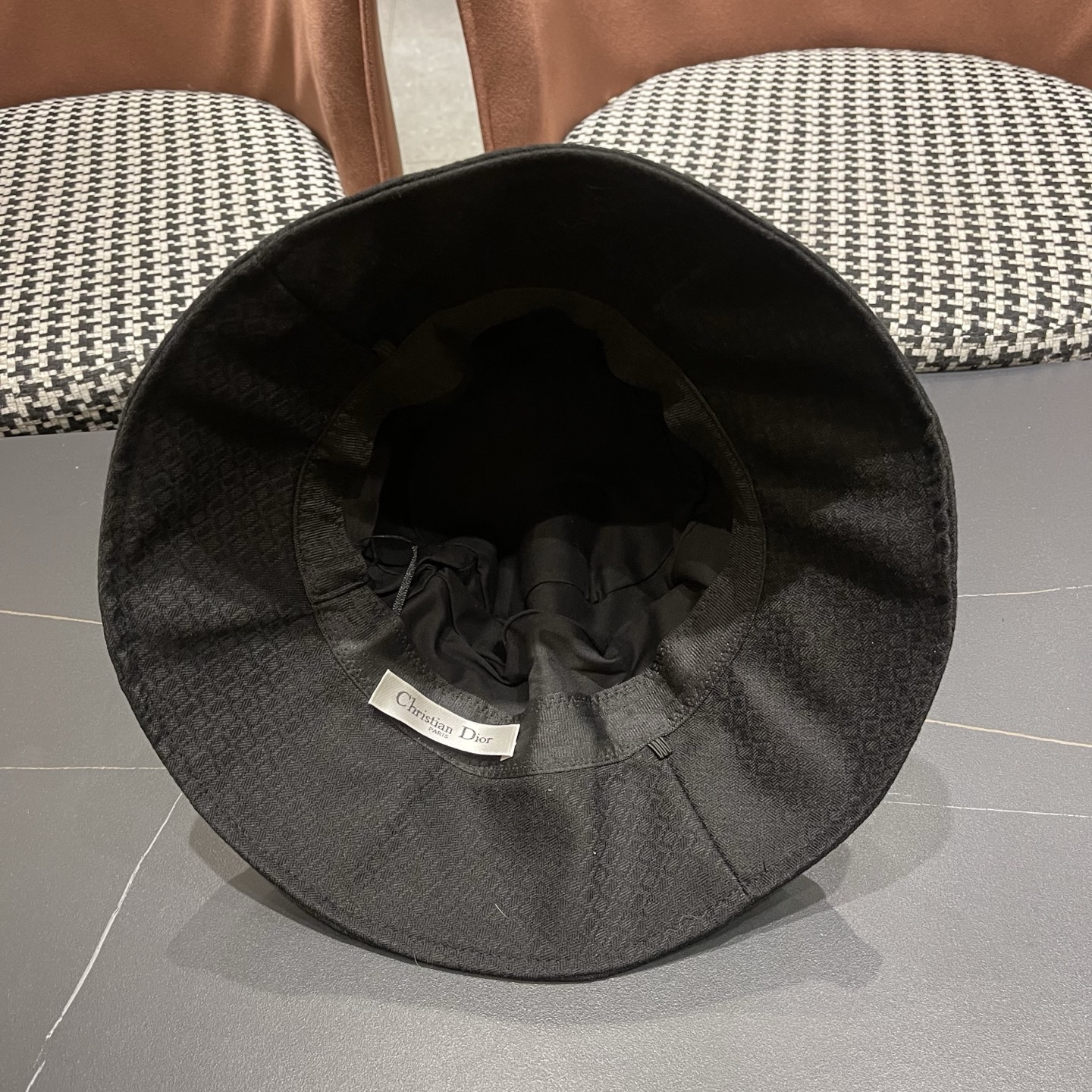 Dior迪奥 洋气百搭秋冬款女士盆帽经典优雅遮脸渔夫帽高品质休闲气质荷叶边