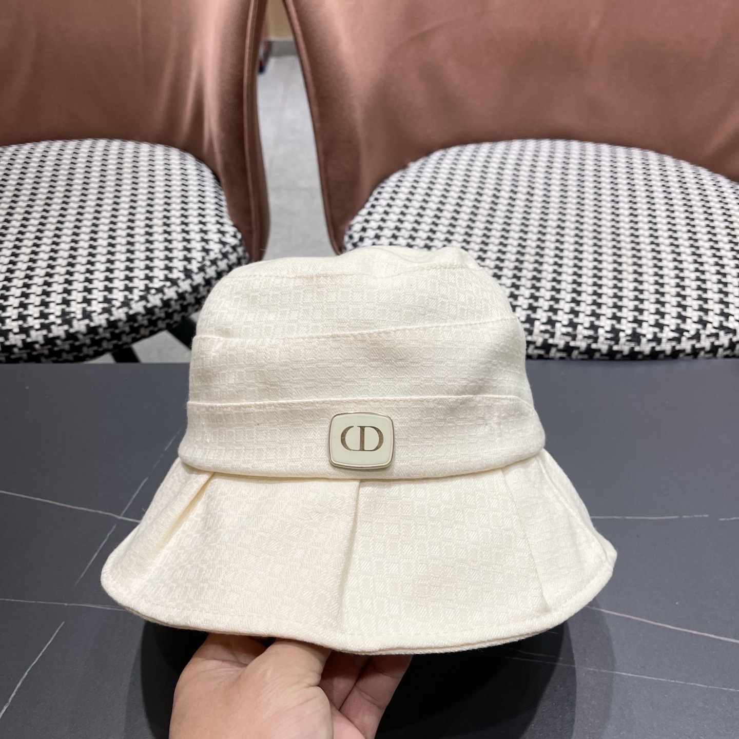 Dior迪奥 洋气百搭秋冬款女士盆帽经典优雅遮脸渔夫帽高品质休闲气质荷叶边