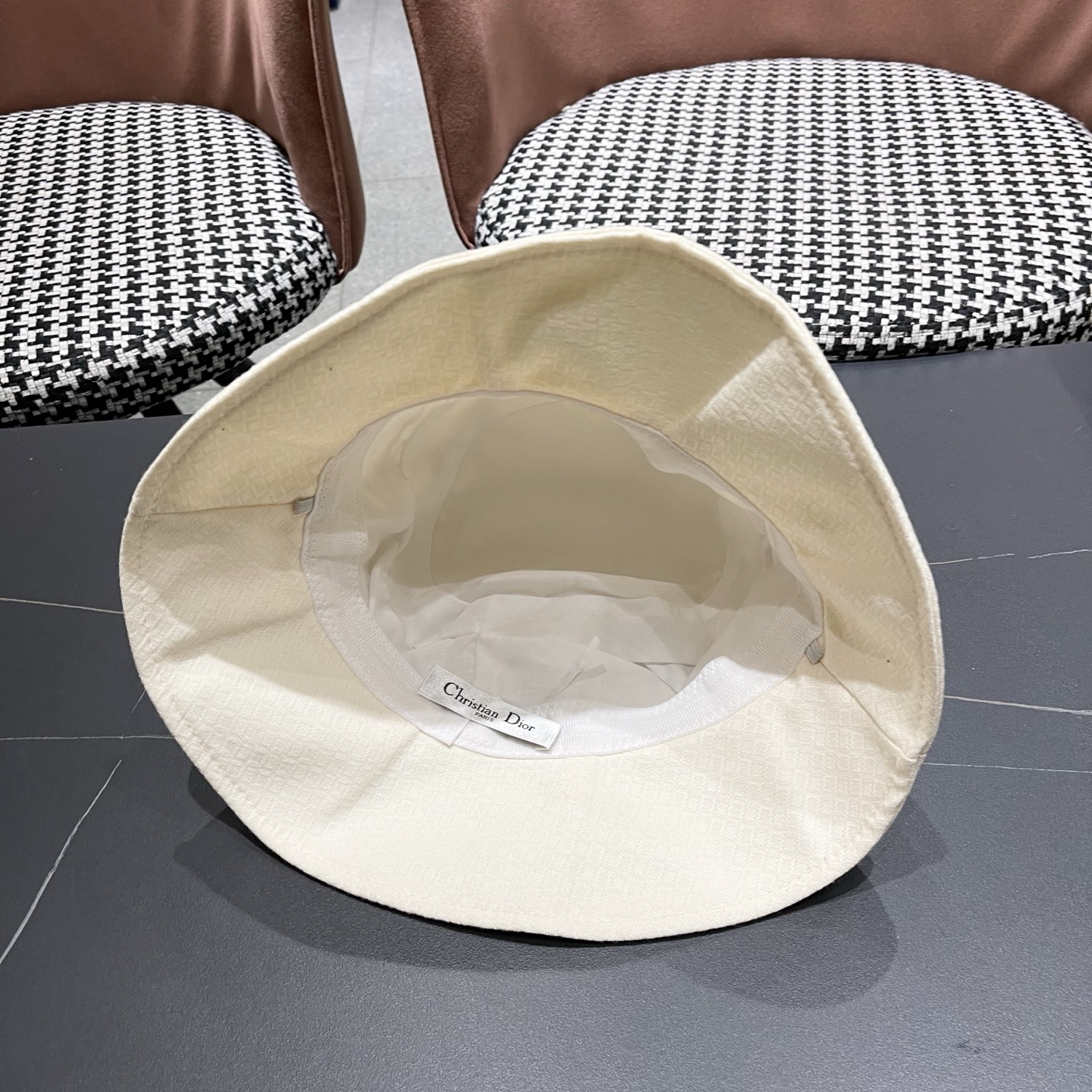 Dior迪奥 洋气百搭秋冬款女士盆帽经典优雅遮脸渔夫帽高品质休闲气质荷叶边