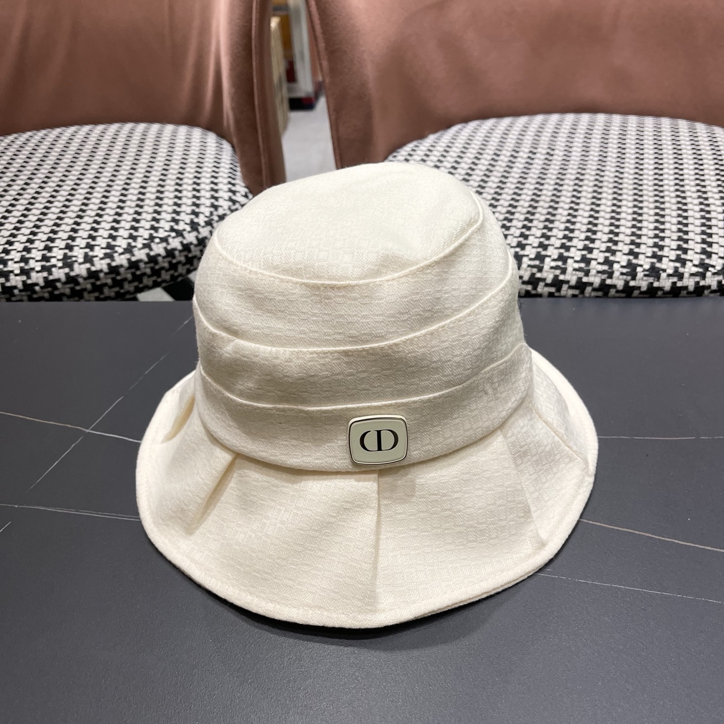 Dior迪奥 洋气百搭秋冬款女士盆帽经典优雅遮脸渔夫帽高品质休闲气质荷叶边