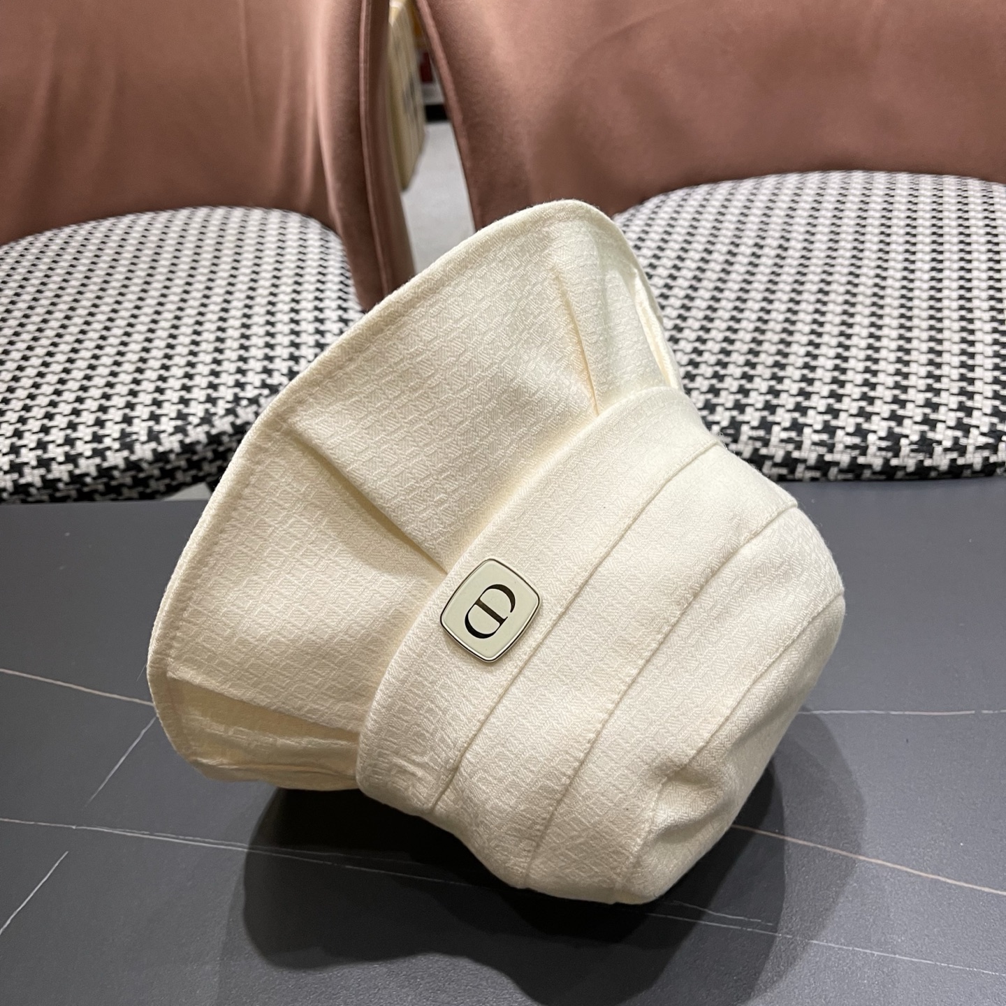 Dior迪奥 洋气百搭秋冬款女士盆帽经典优雅遮脸渔夫帽高品质休闲气质荷叶边