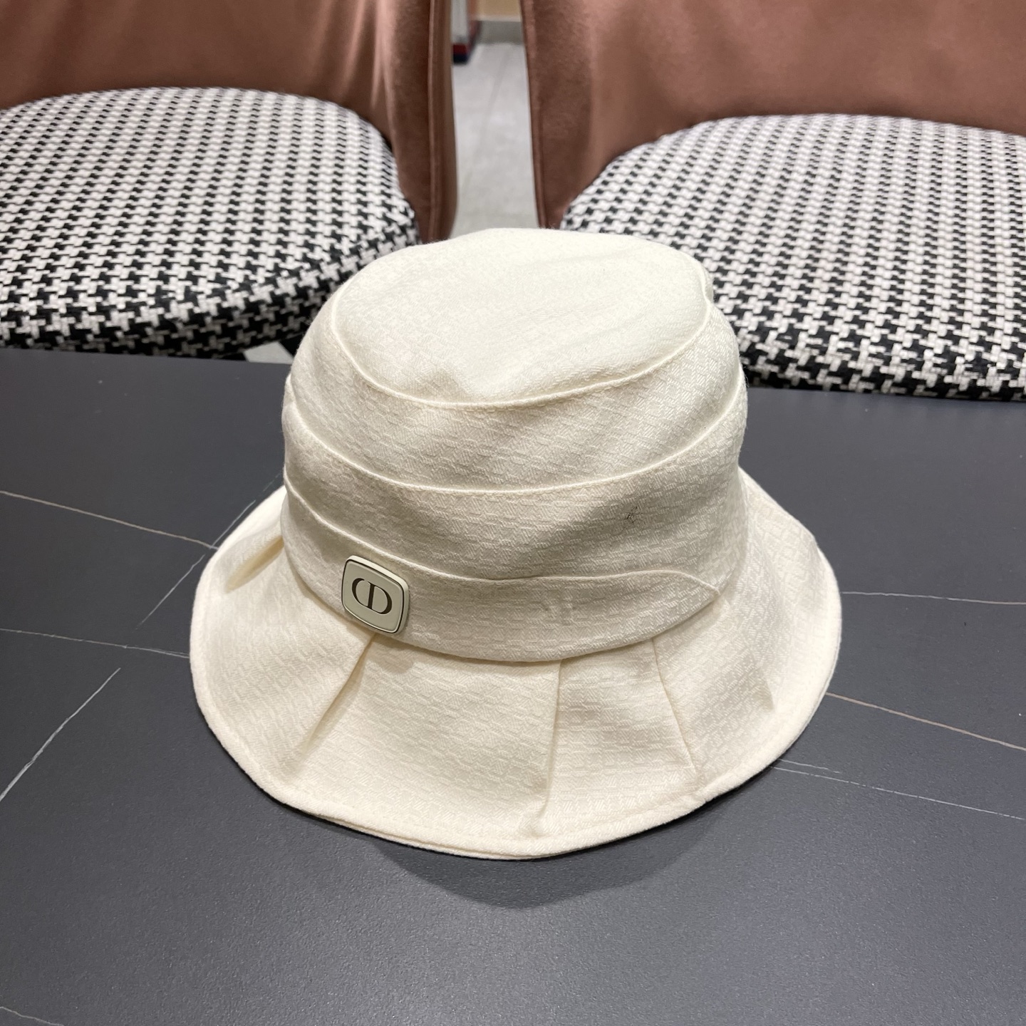 Dior迪奥 洋气百搭秋冬款女士盆帽经典优雅遮脸渔夫帽高品质休闲气质荷叶边