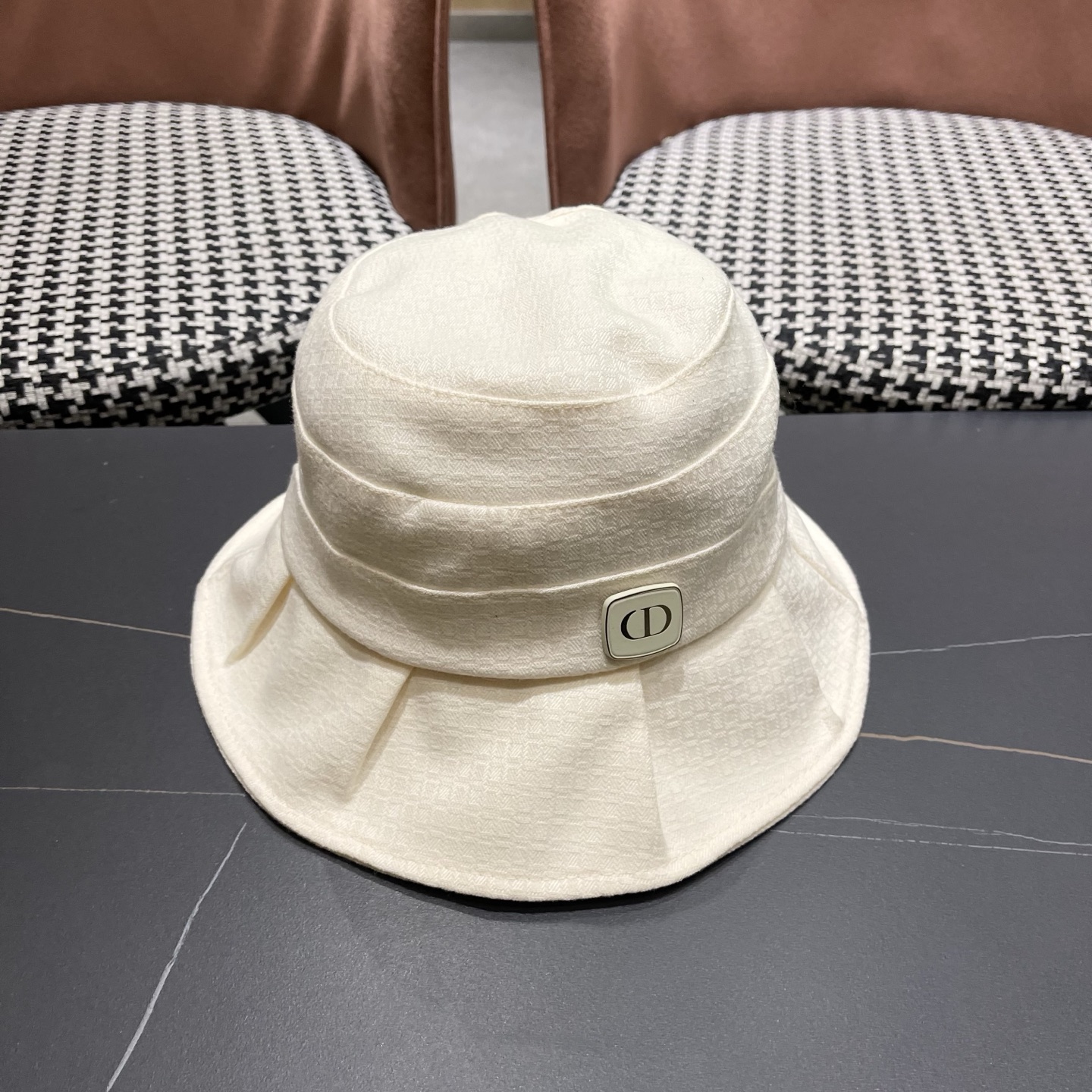 Dior迪奥 洋气百搭秋冬款女士盆帽经典优雅遮脸渔夫帽高品质休闲气质荷叶边