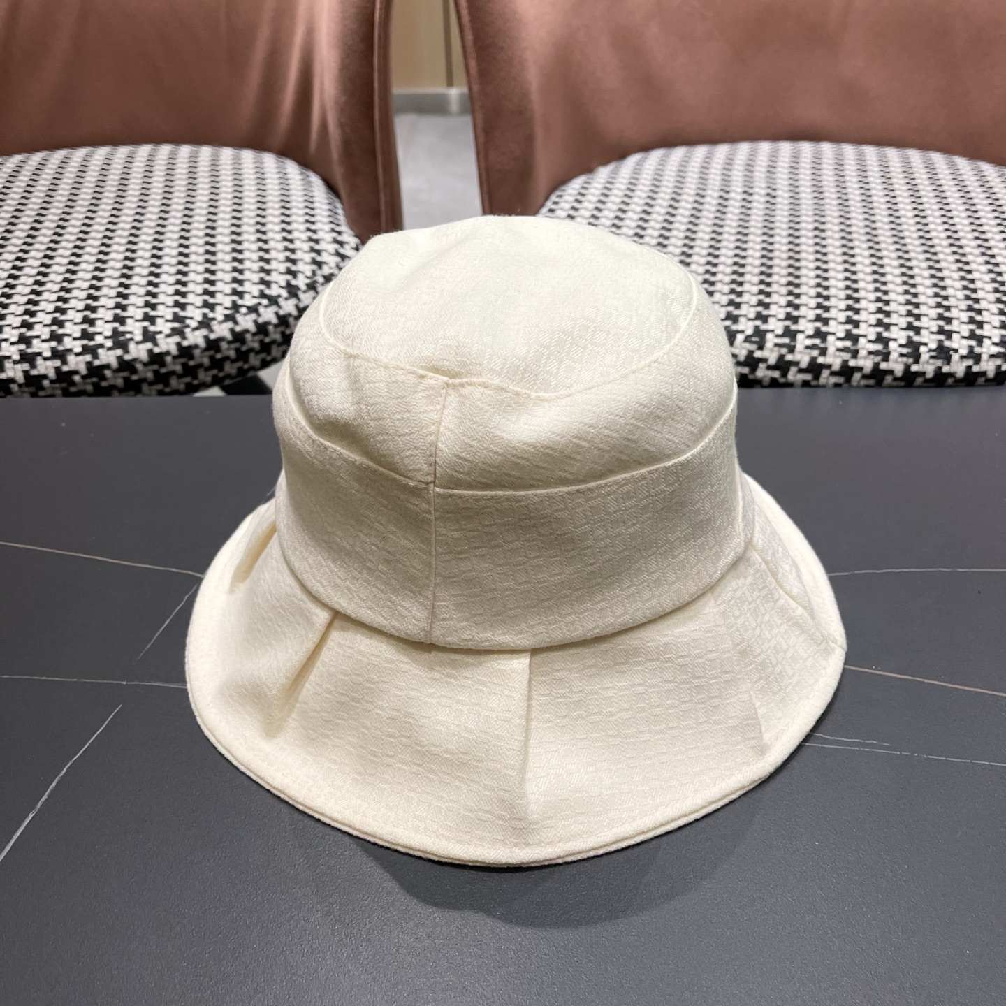 Dior迪奥 洋气百搭秋冬款女士盆帽经典优雅遮脸渔夫帽高品质休闲气质荷叶边