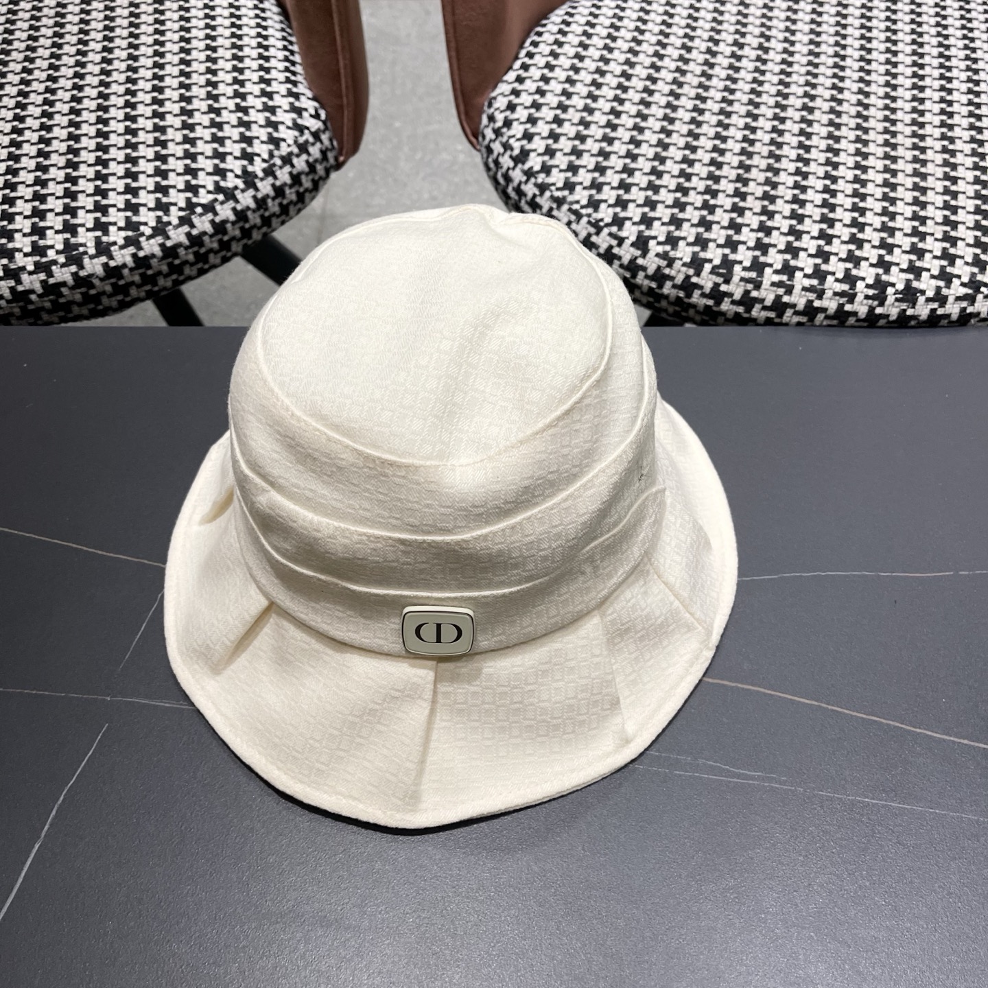 Dior迪奥 洋气百搭秋冬款女士盆帽经典优雅遮脸渔夫帽高品质休闲气质荷叶边