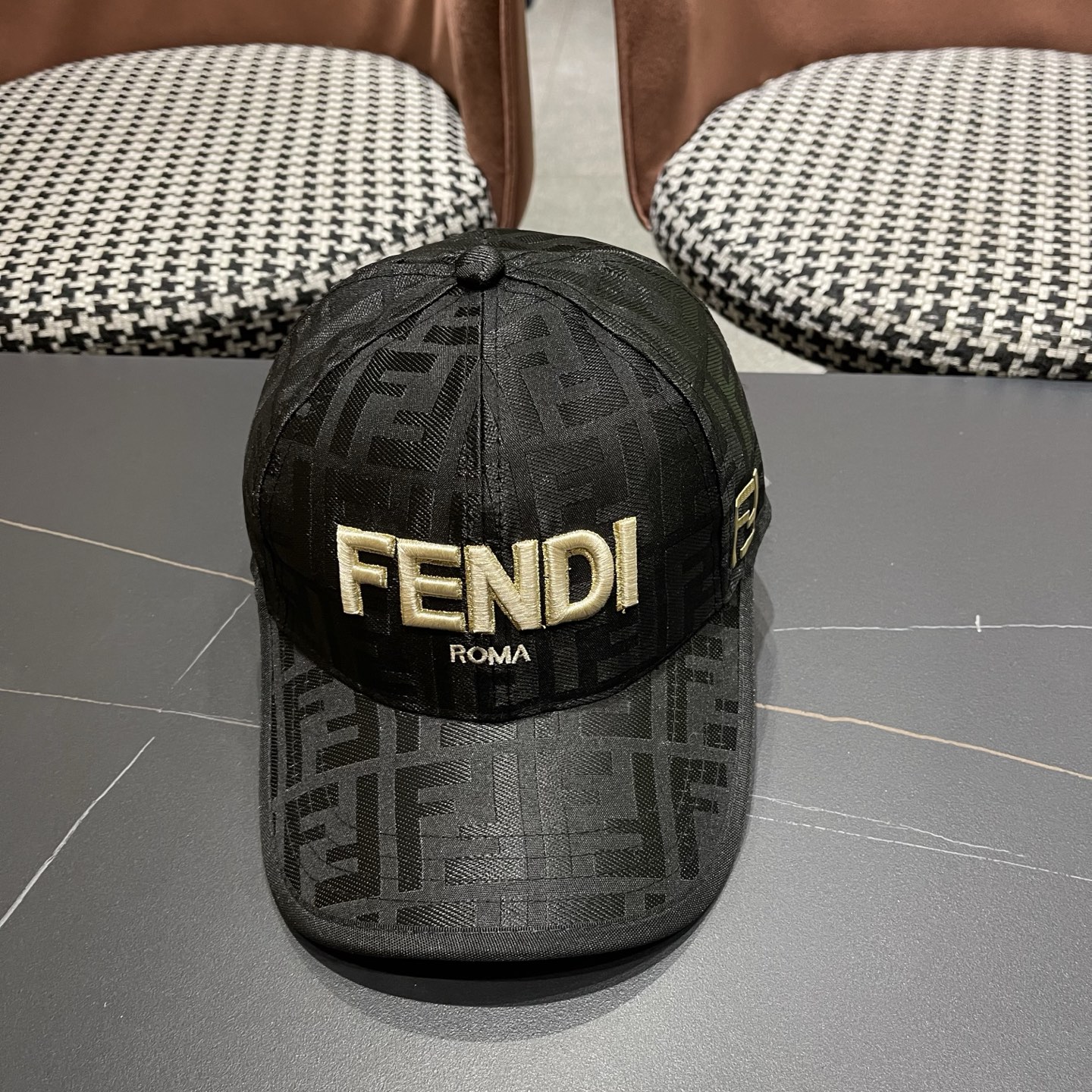 NO:866979,Fendi's new original baseball cap, embroidered, one of the best-selling models at the counter, 1:1 mold customization, original canvas fabric + pure cotton lining, light and breathable!  The quality is great, the basic head circumference is 56cm, the patch is adjustable, the picture above is a must-sell item!  hat, straw hat, bucket hat, baseball cap, hat, fendi, fendi, espadrilles, hats19860909Fendi（芬迪）新款原单棒球帽, 刺绣,专柜热卖款中,1:1开模订制,原厂进帆布料+纯棉内里,轻盈透气！质量超赞,基础头围56,贴片可调节,上图必卖款！帽子草帽渔夫帽棒球帽,帽子,fendi,fendi,espadrilles,hats,hat