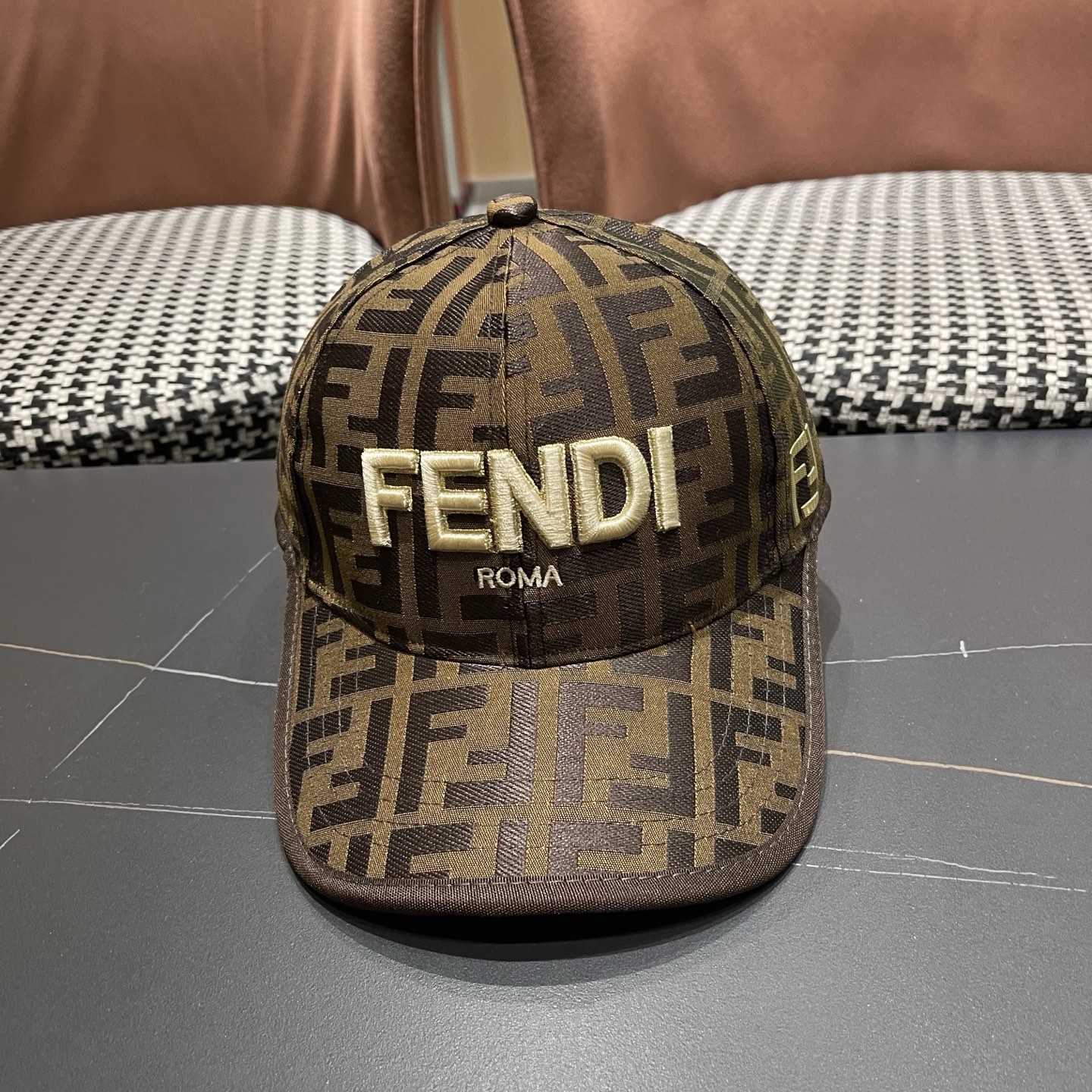 Chapéu Fendi 1 + 56 — photo 4