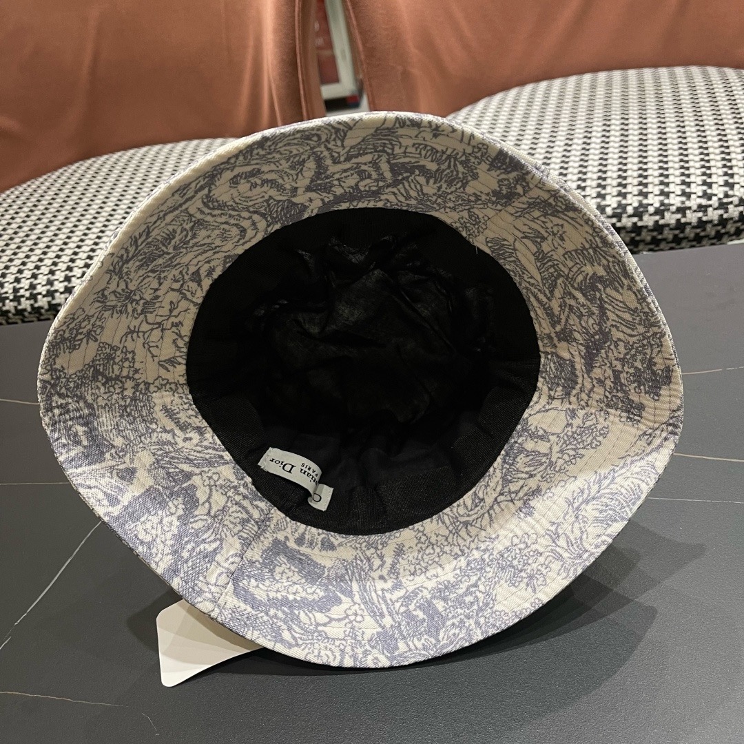 👒迪奥Dior👒 😍官网最新满印迪奥logo渔夫帽，防晒指数超高，有型不软塌，可随意折叠，携带方便🤗