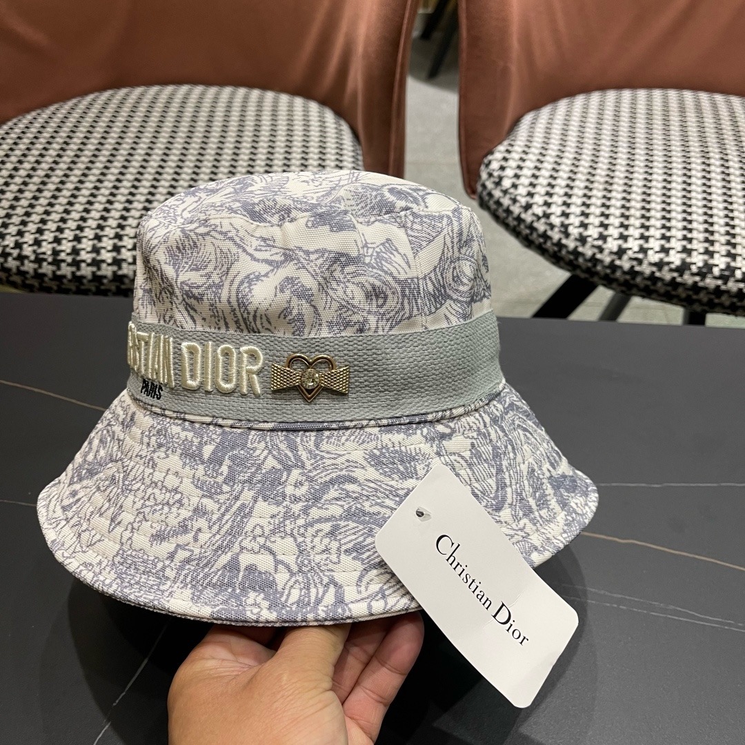 👒迪奥Dior👒 😍官网最新满印迪奥logo渔夫帽，防晒指数超高，有型不软塌，可随意折叠，携带方便🤗
