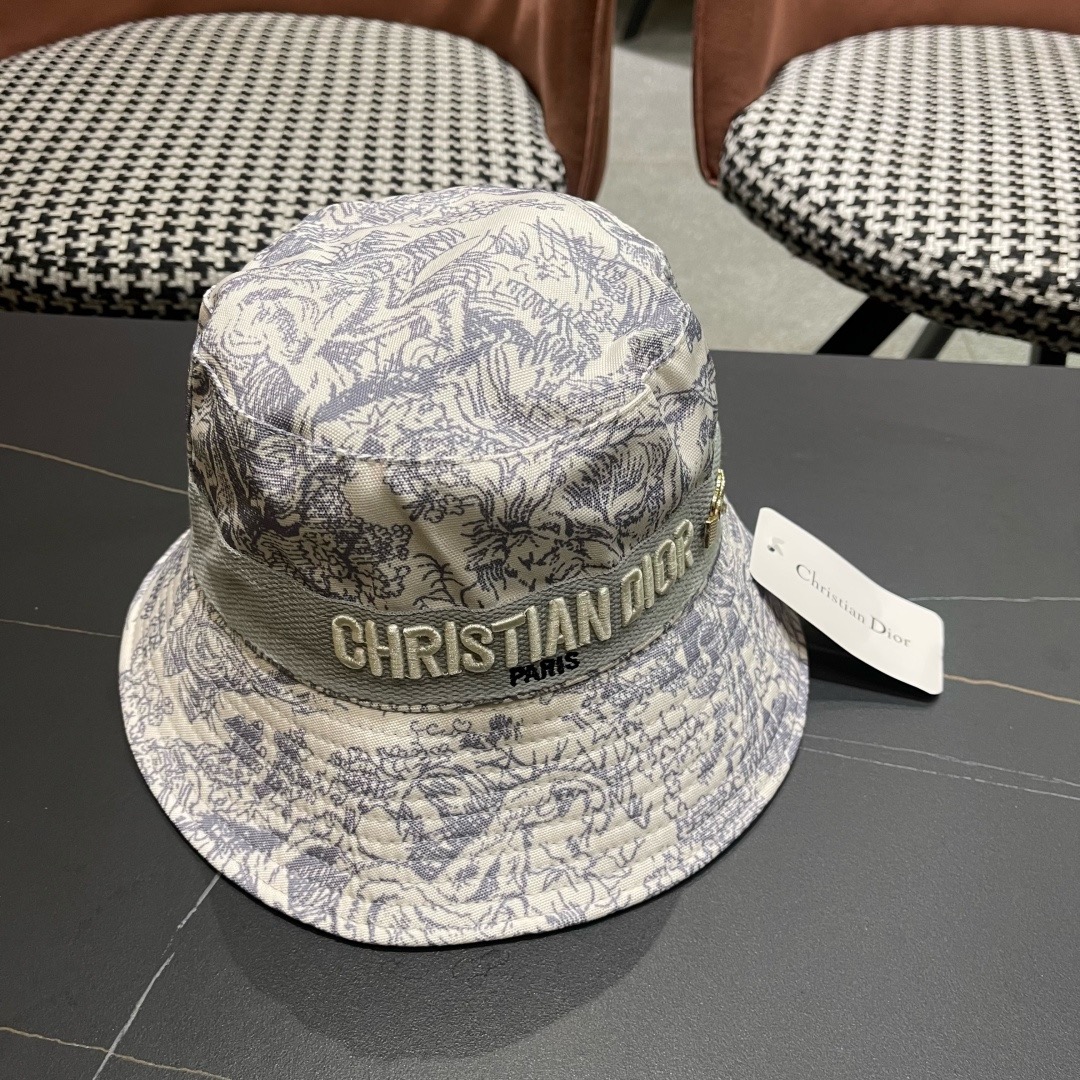 👒迪奥Dior👒 😍官网最新满印迪奥logo渔夫帽，防晒指数超高，有型不软塌，可随意折叠，携带方便🤗