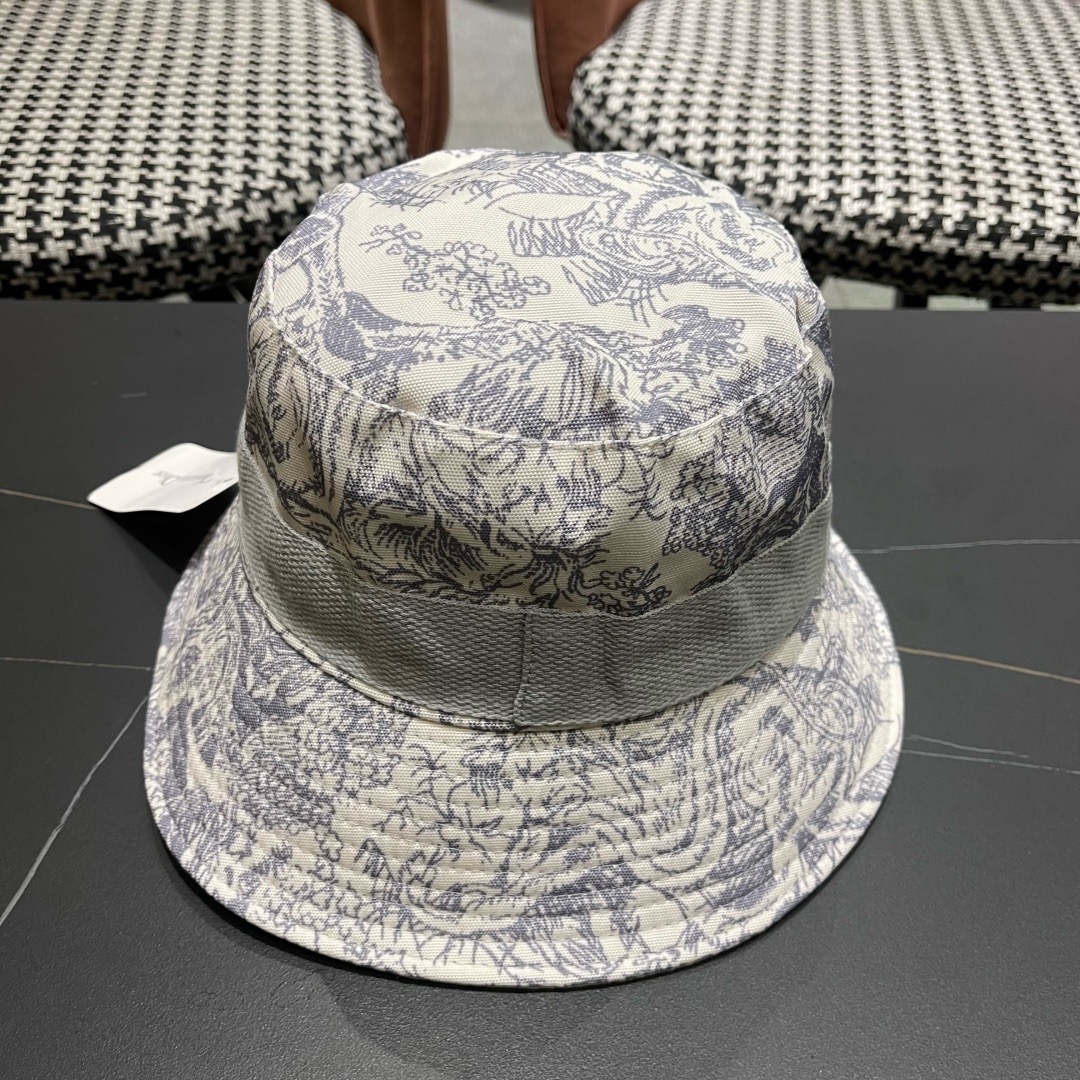 👒迪奥Dior👒 😍官网最新满印迪奥logo渔夫帽，防晒指数超高，有型不软塌，可随意折叠，携带方便🤗