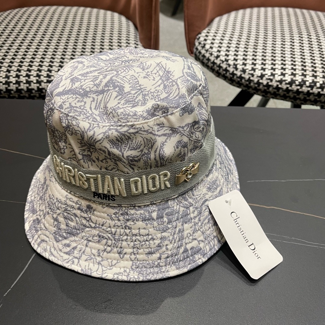 👒迪奥Dior👒 😍官网最新满印迪奥logo渔夫帽，防晒指数超高，有型不软塌，可随意折叠，携带方便🤗