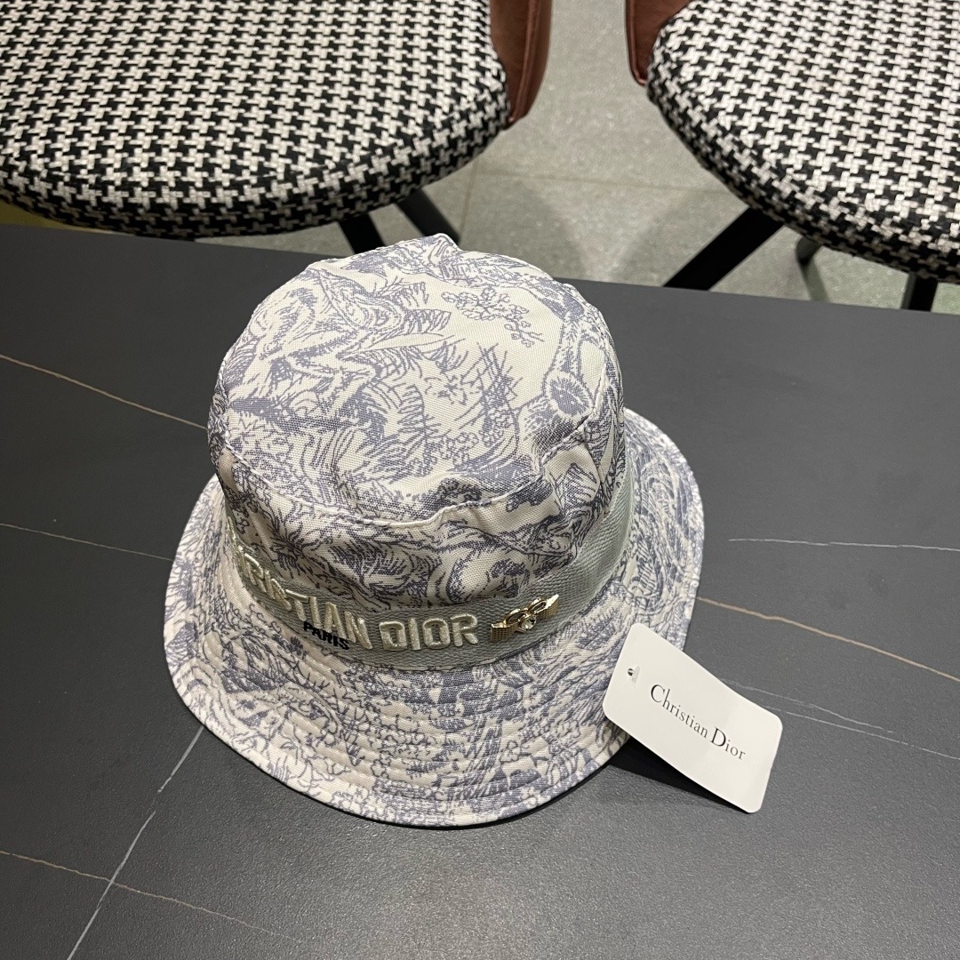 👒迪奥Dior👒 😍官网最新满印迪奥logo渔夫帽，防晒指数超高，有型不软塌，可随意折叠，携带方便🤗